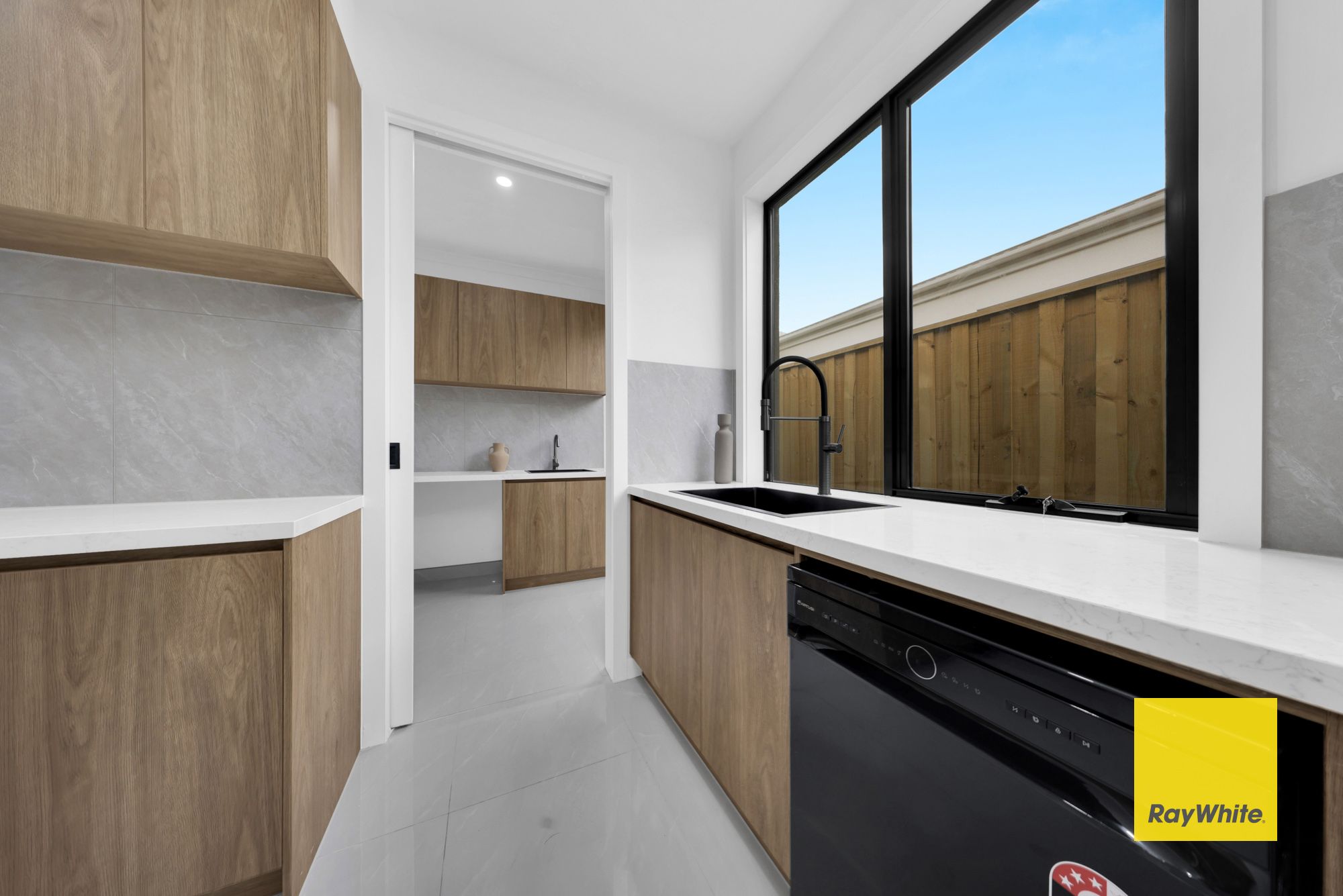 20 Gould Crescent — photo 12 of 19