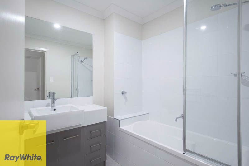 1/74 Lamington Drive, Redbank Plains, QLD 4301