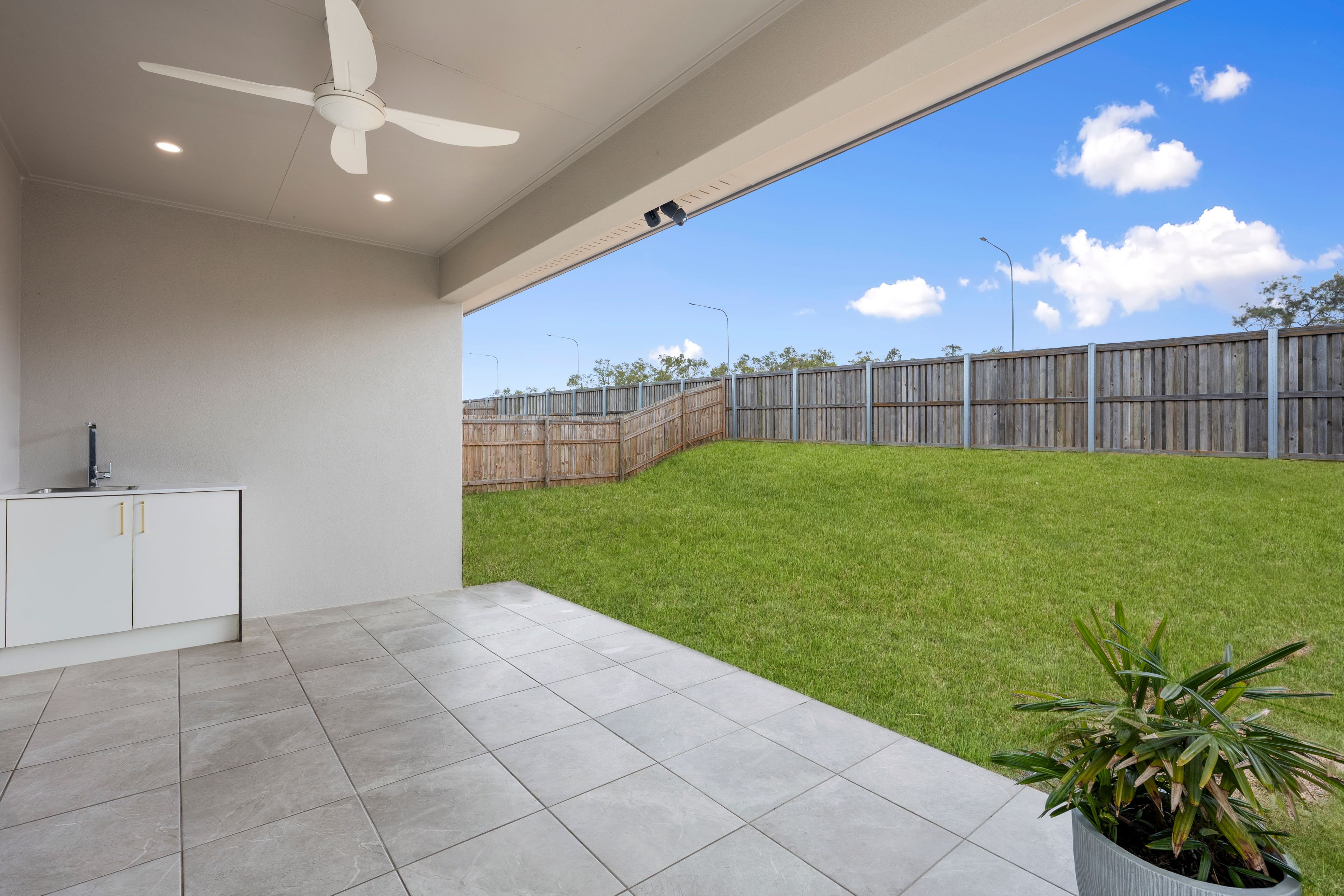 28 Calvana Crescent — photo 8 of 10