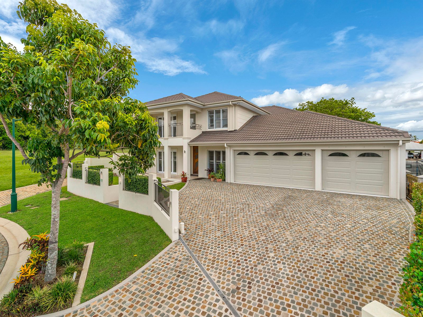 15 Dress Circle Court, Bridgeman Downs, QLD 4035
