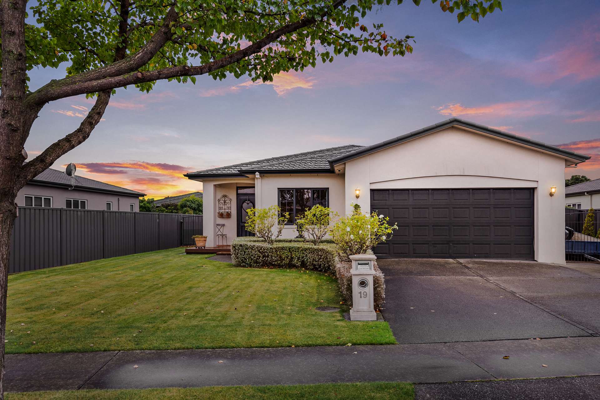 19 Heynes Place photo 1