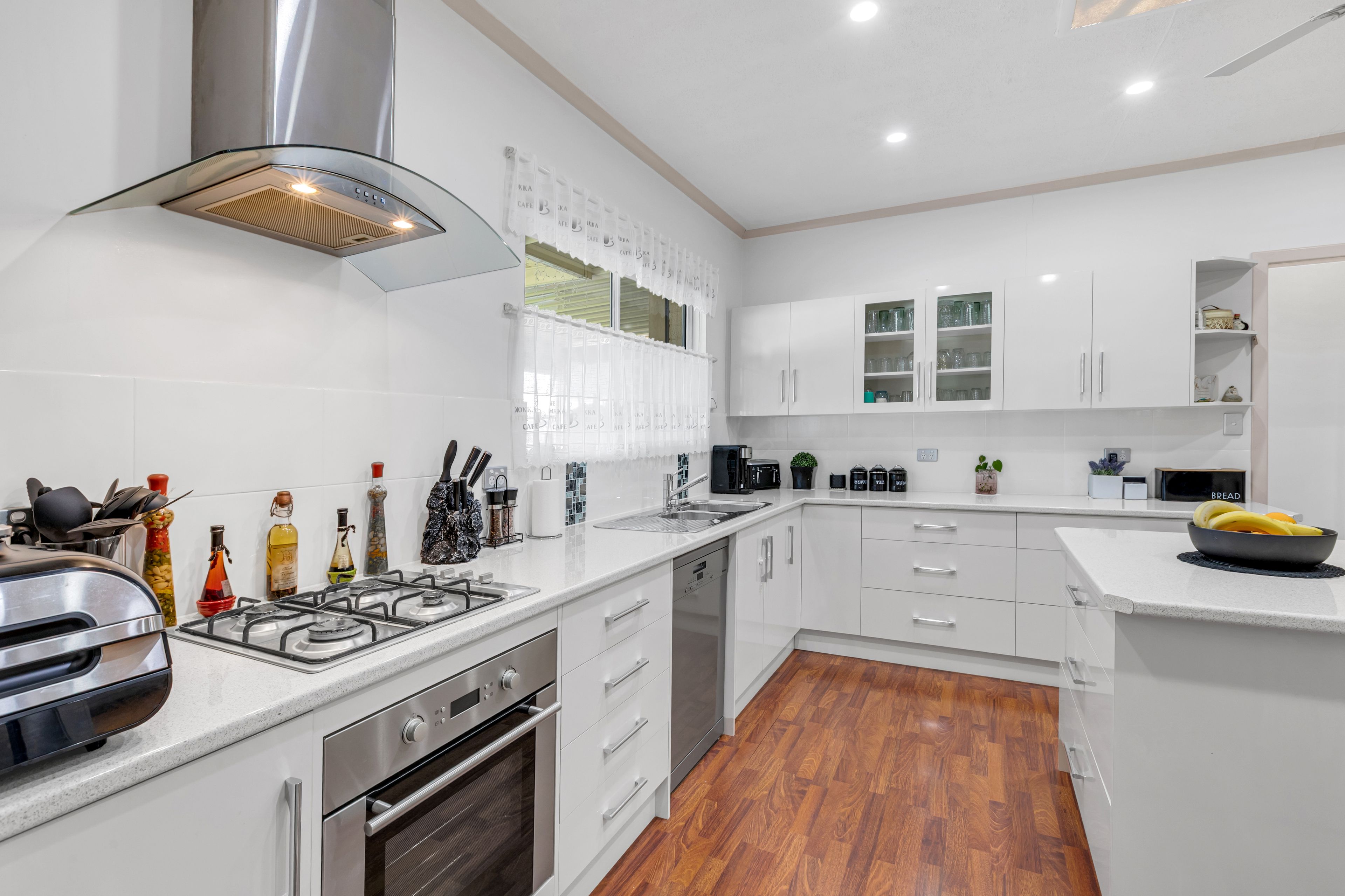11 Montrose Avenue — photo 6 of 28