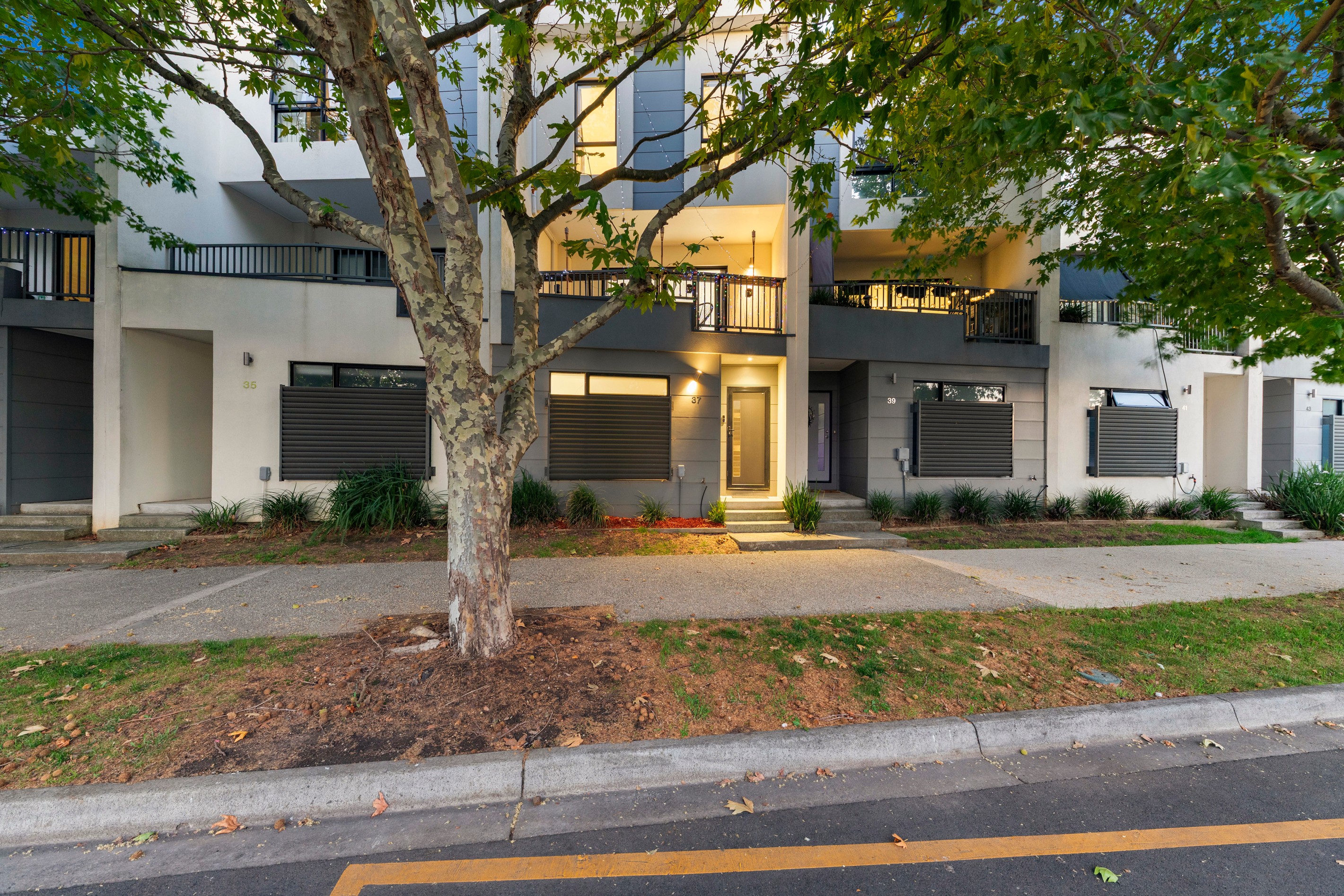 37 Lakeside Boulevard, Pakenham, VIC 3810