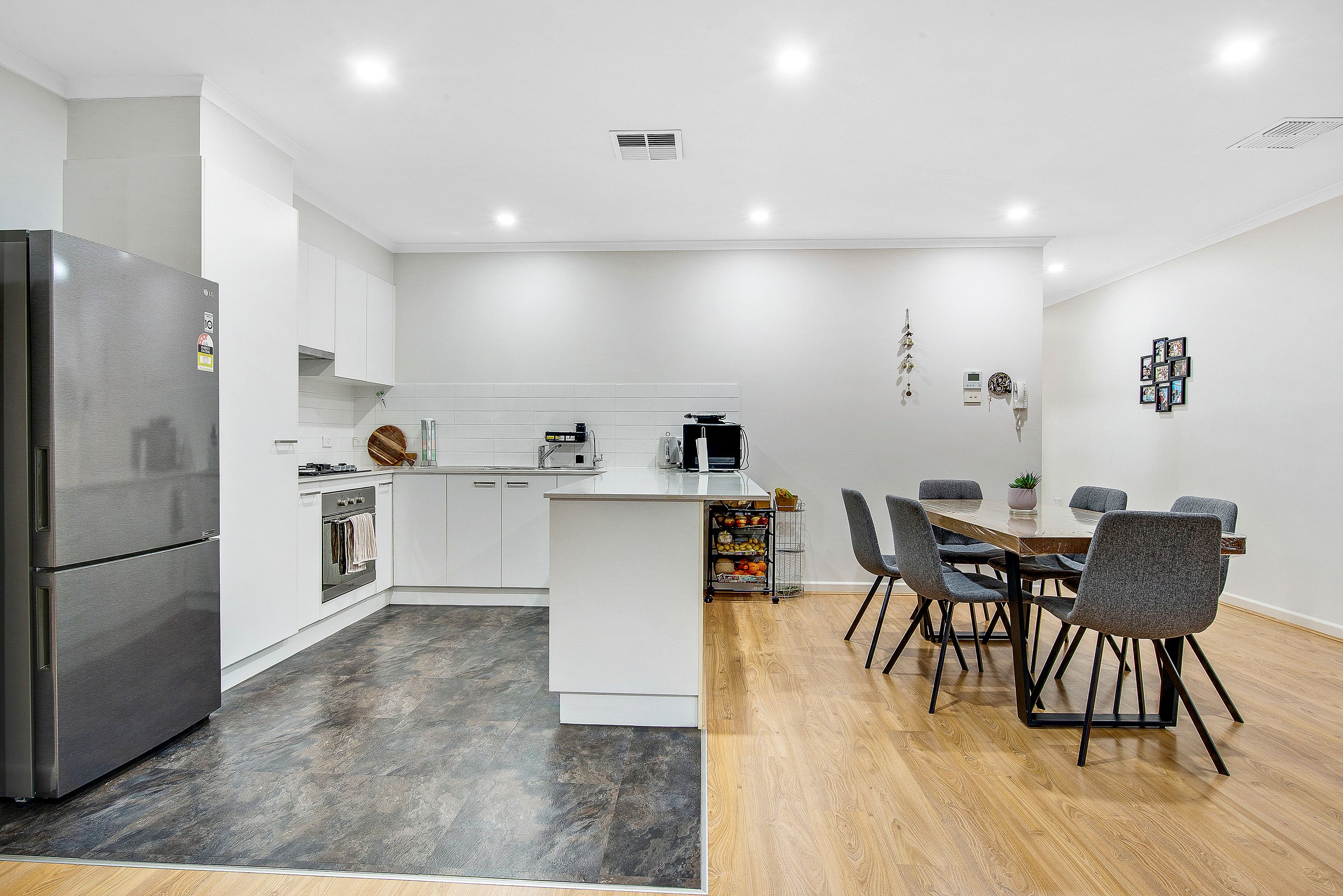 9/17-21 Markham Avenue — photo 3 of 13