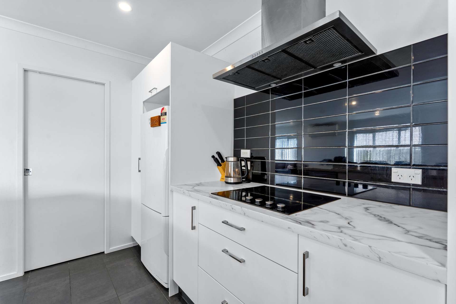 16 Tawhiti Road photo 3
