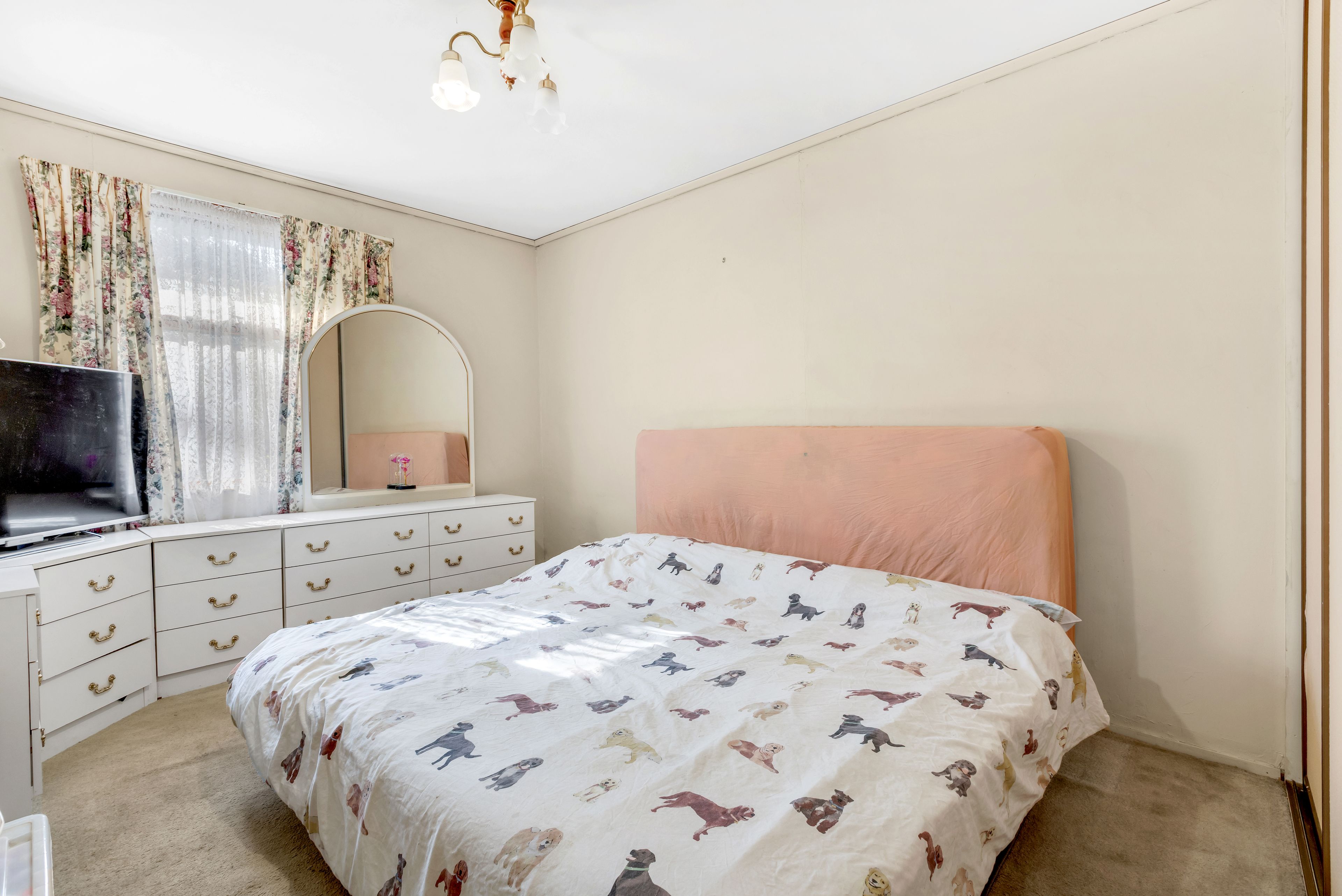 14 Haslam Crescent — photo 13 of 26