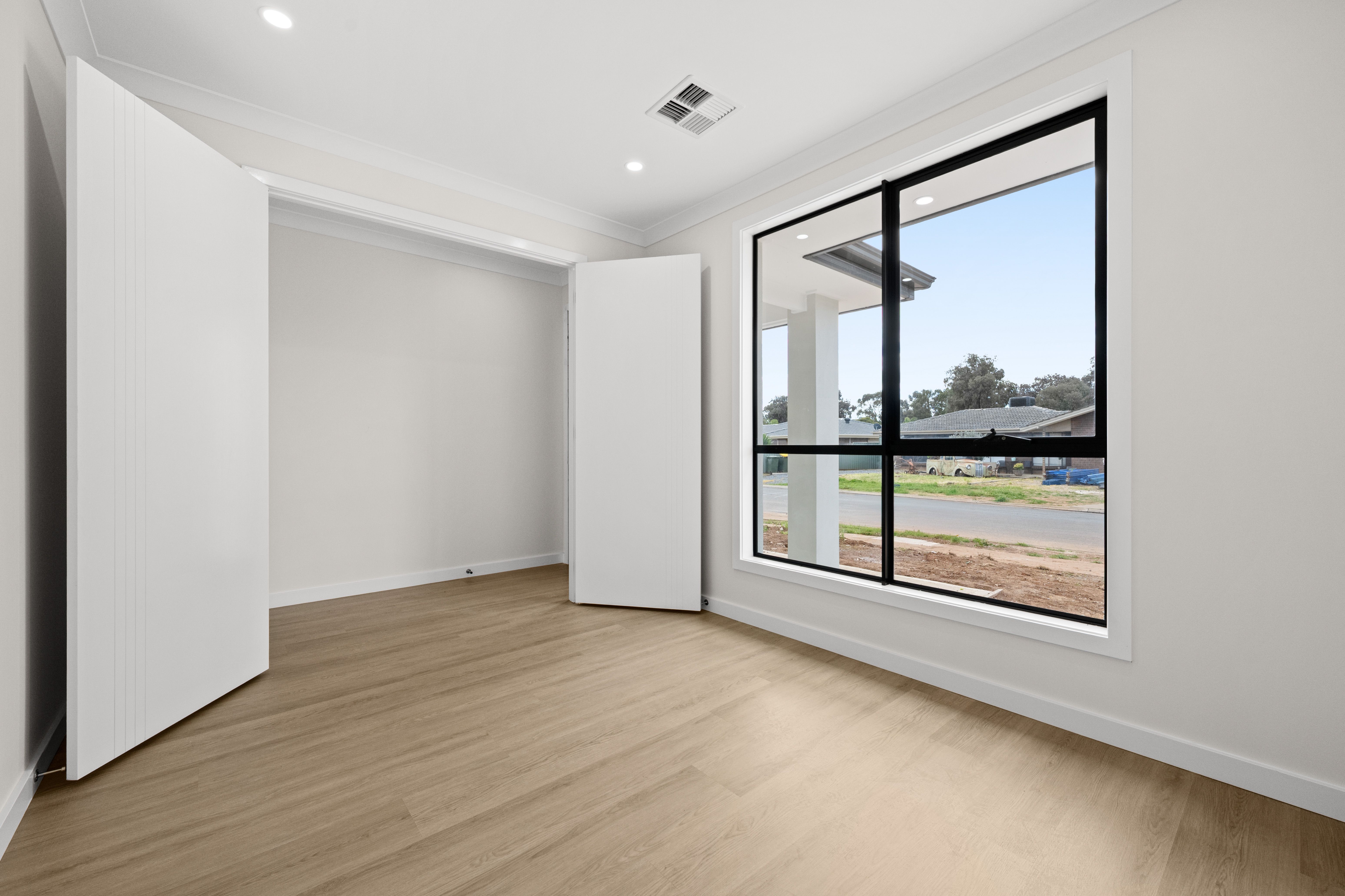 14B Spaans Crescent — photo 7 of 16