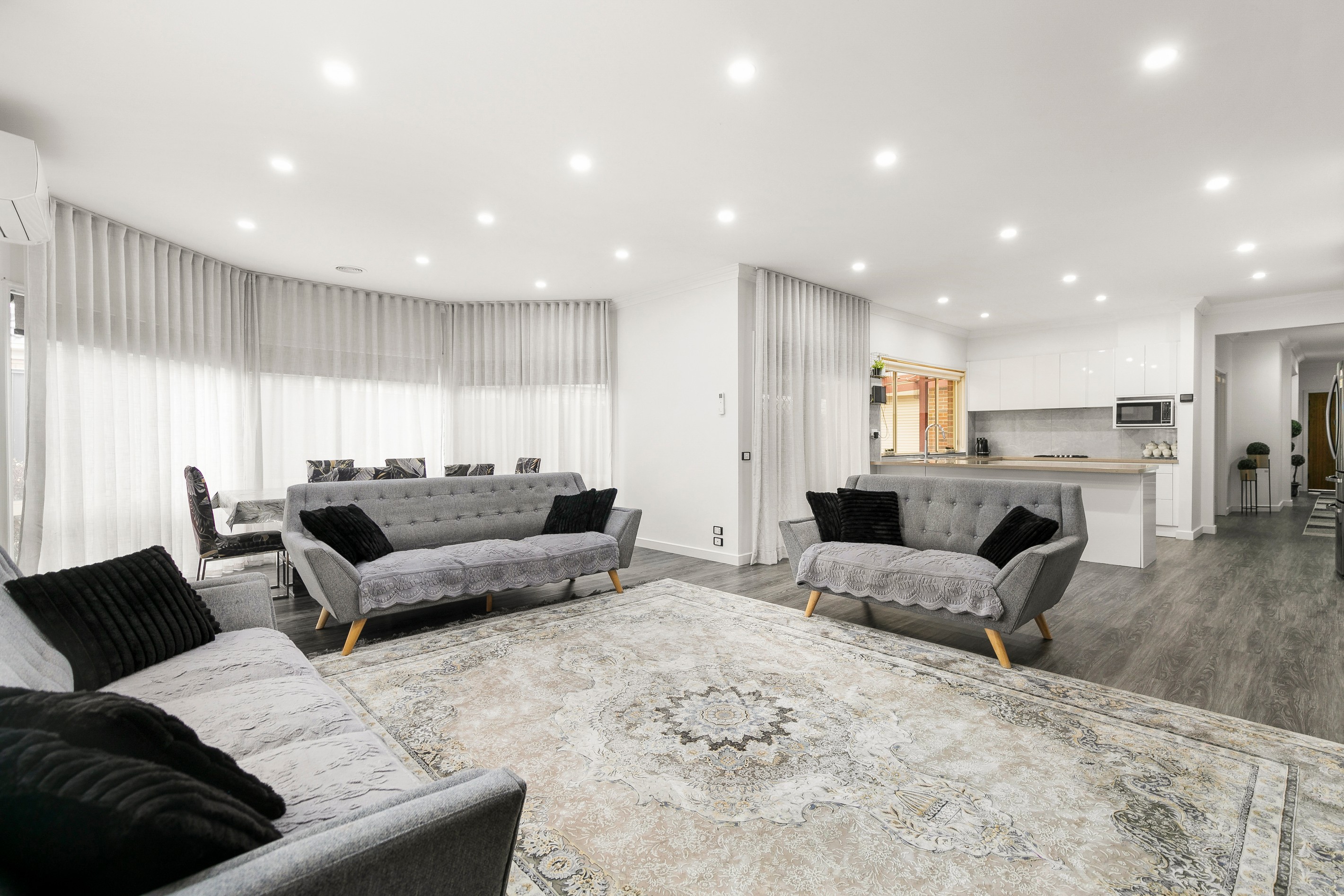 17 Cambridge Crescent, Roxburgh Park, VIC 3064