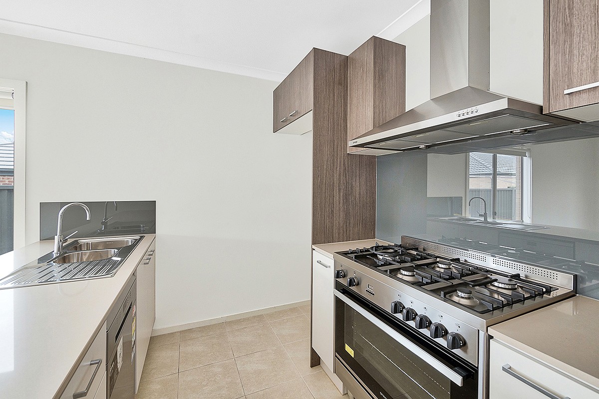 4 Almondbank Road, Cranbourne East, VIC 3977