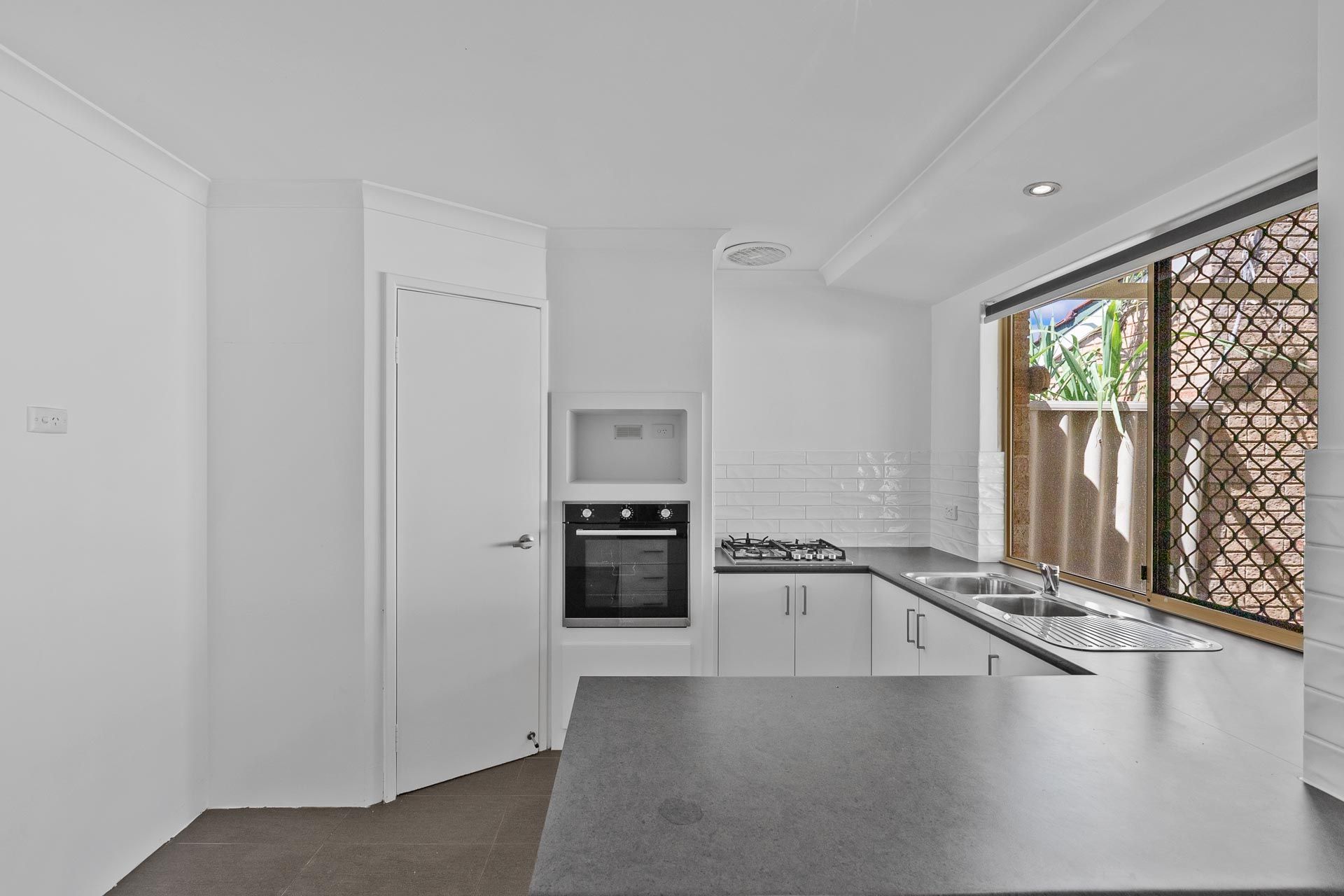 2/85 Mercury Street — photo 3 of 19