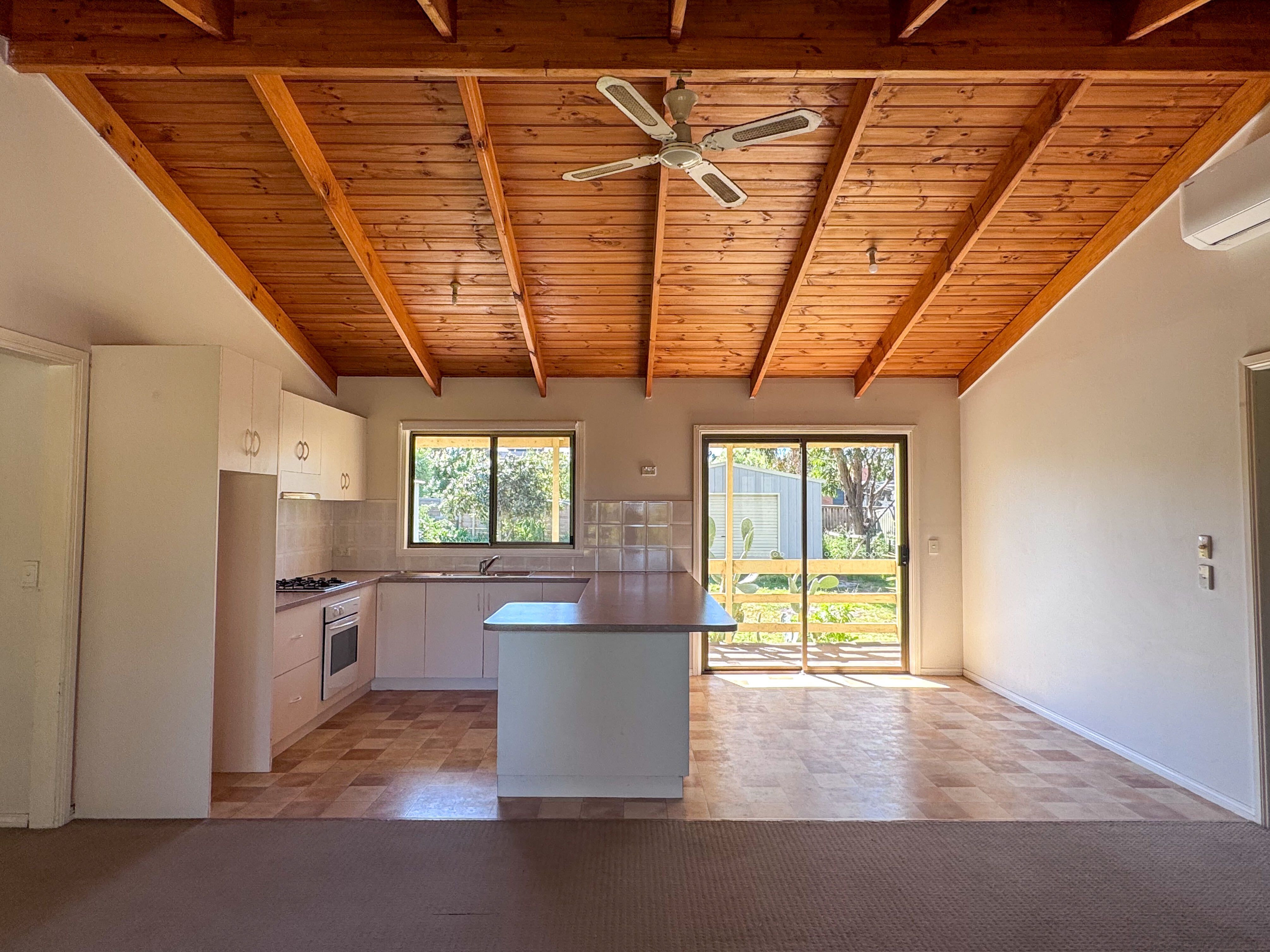 11 Churchill Drive — photo 5 of 14