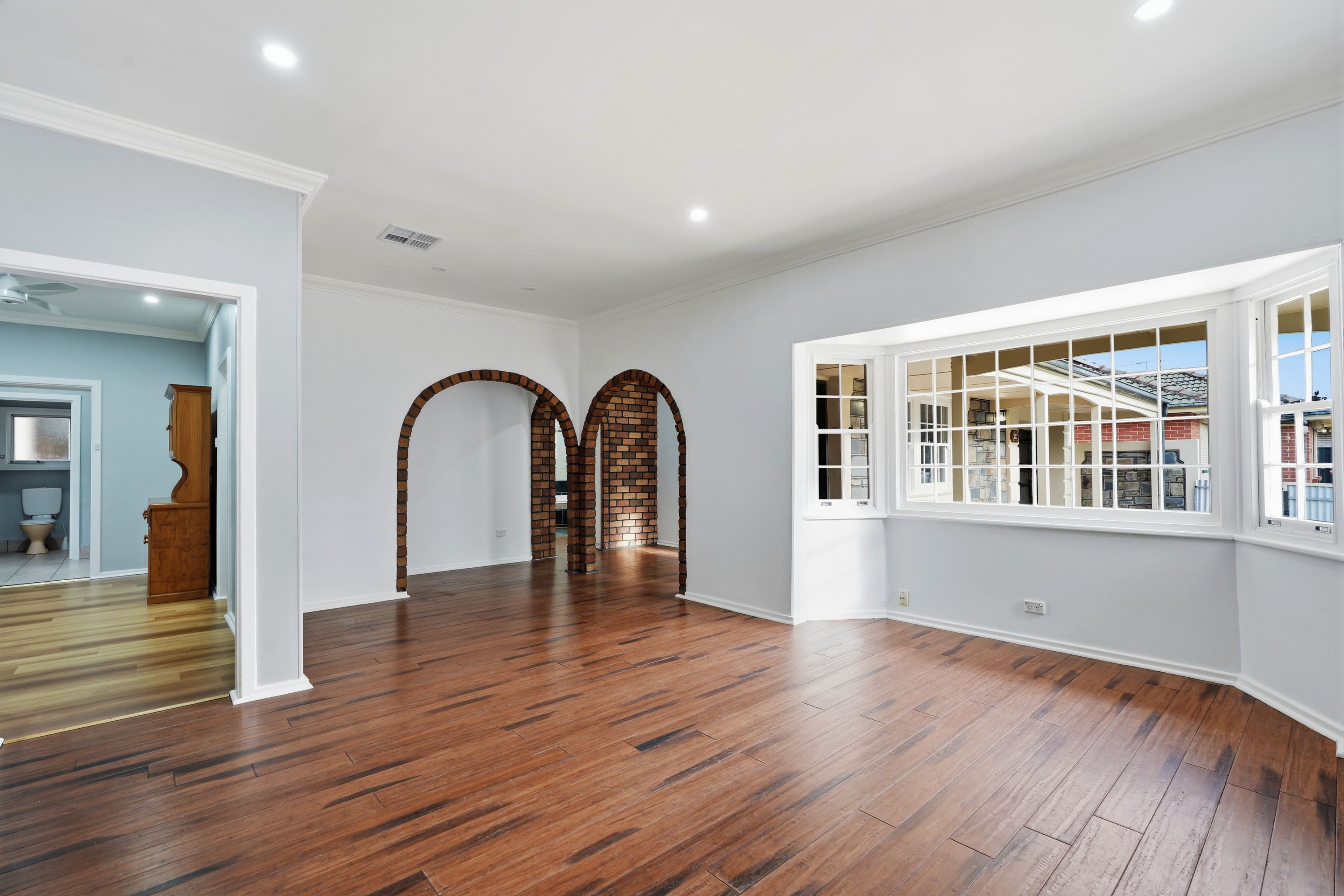 212 Peachey Road — photo 3 of 17