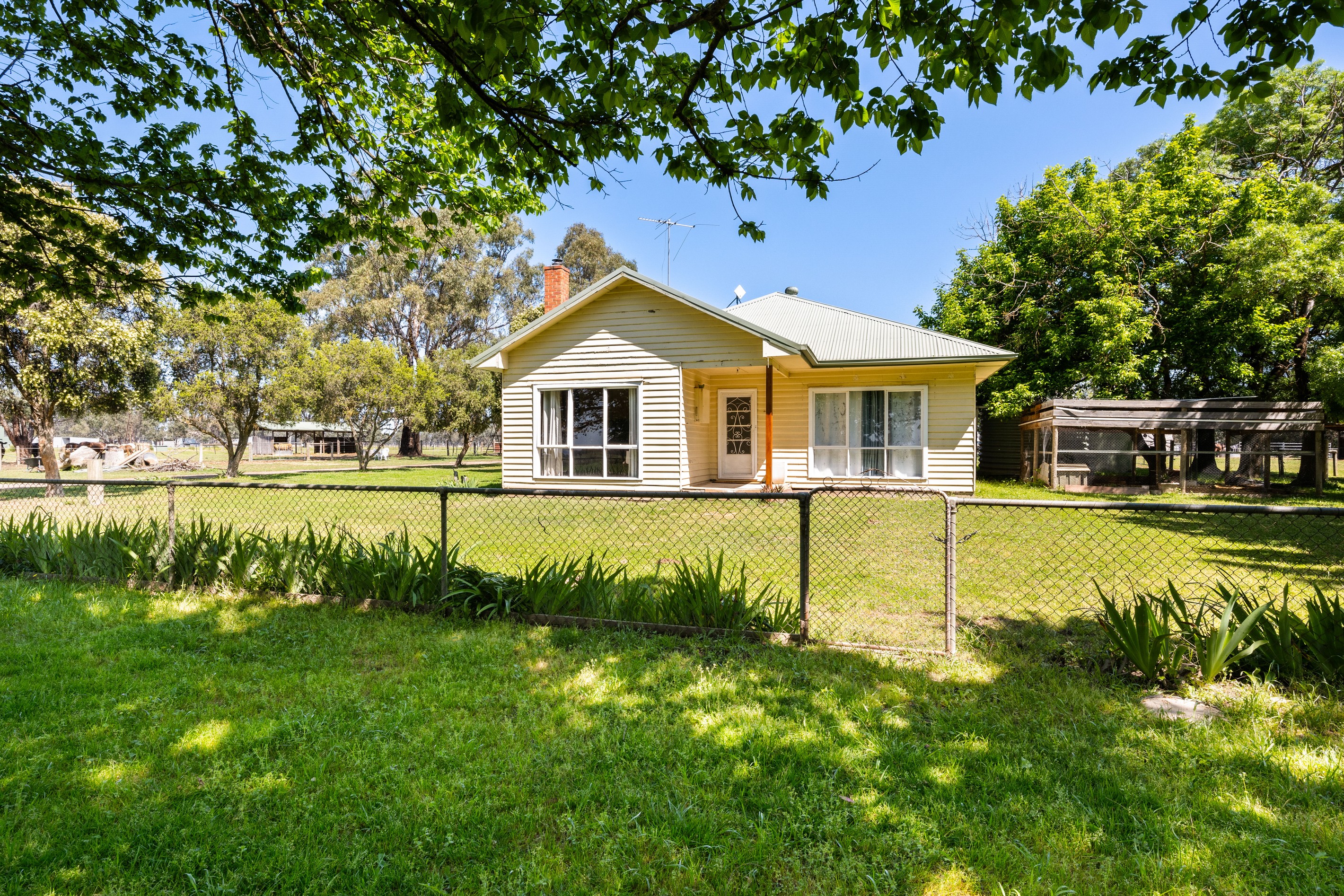 214 Reillys Lane, Oxley, VIC 3678