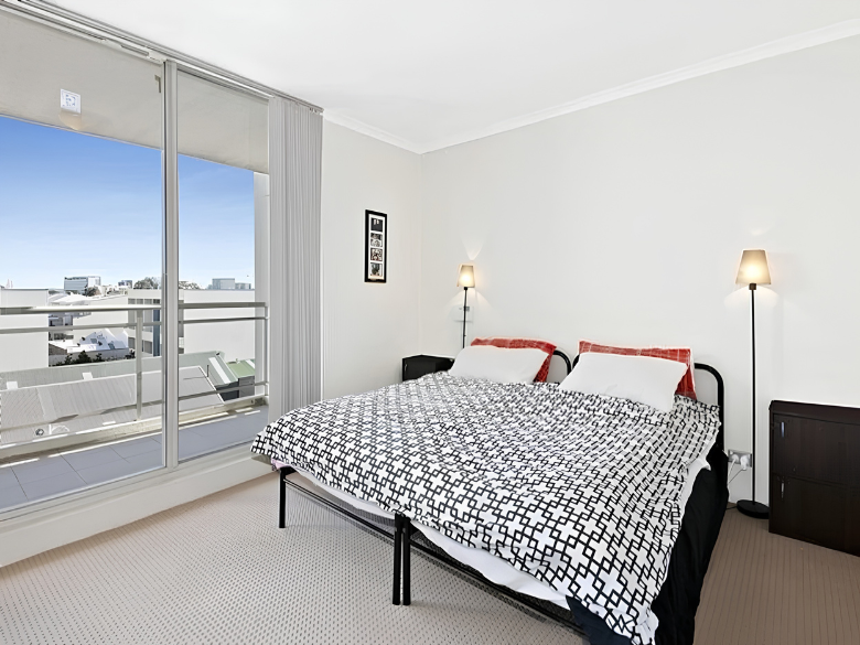32/4 Gillespie Street — photo 3 of 5
