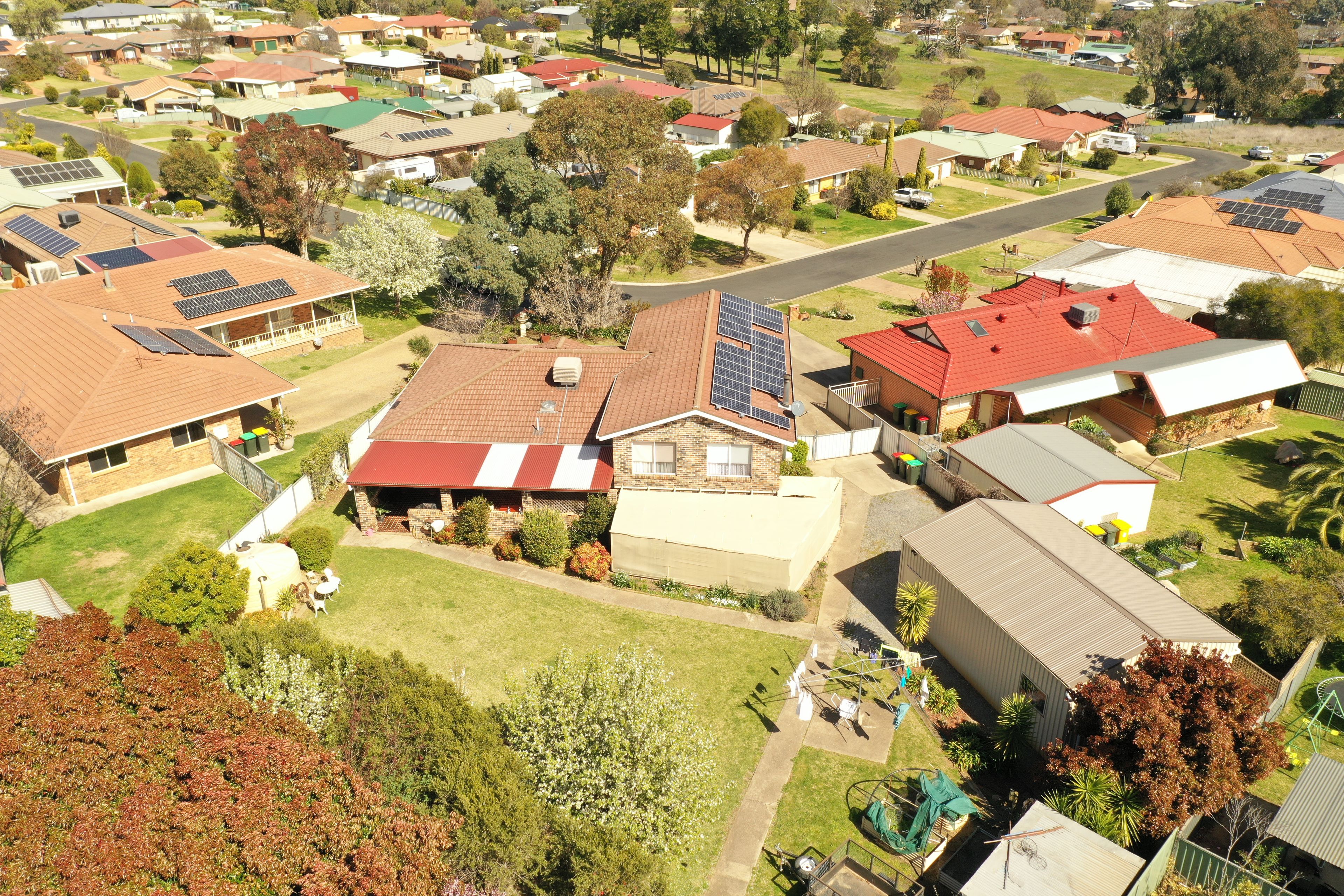 38 Pineview Circuit, Young, NSW 2594
