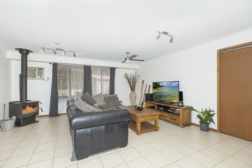 2 Angela Close, Carey Bay, NSW 2283