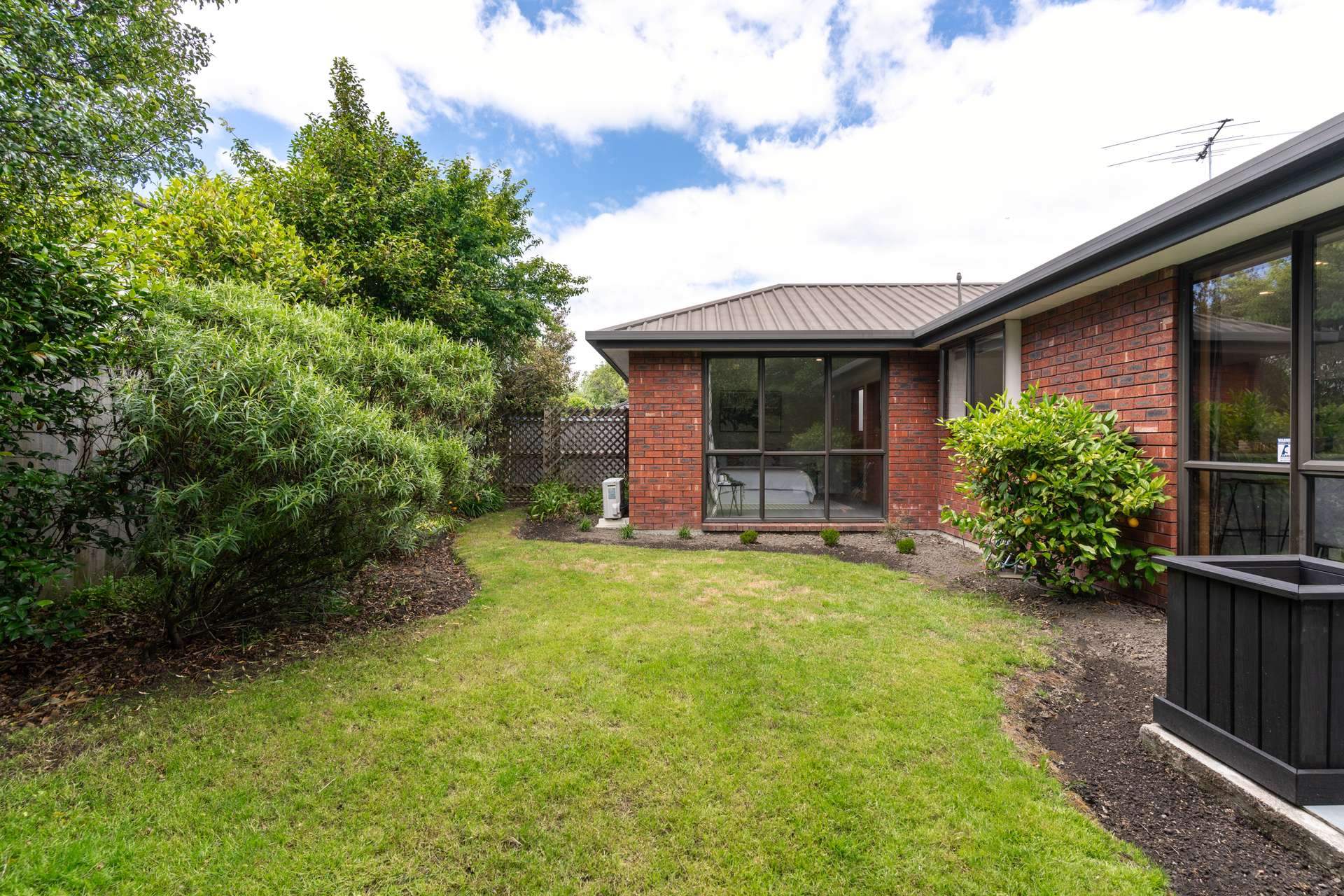 2/40 Windermere Road photo 17