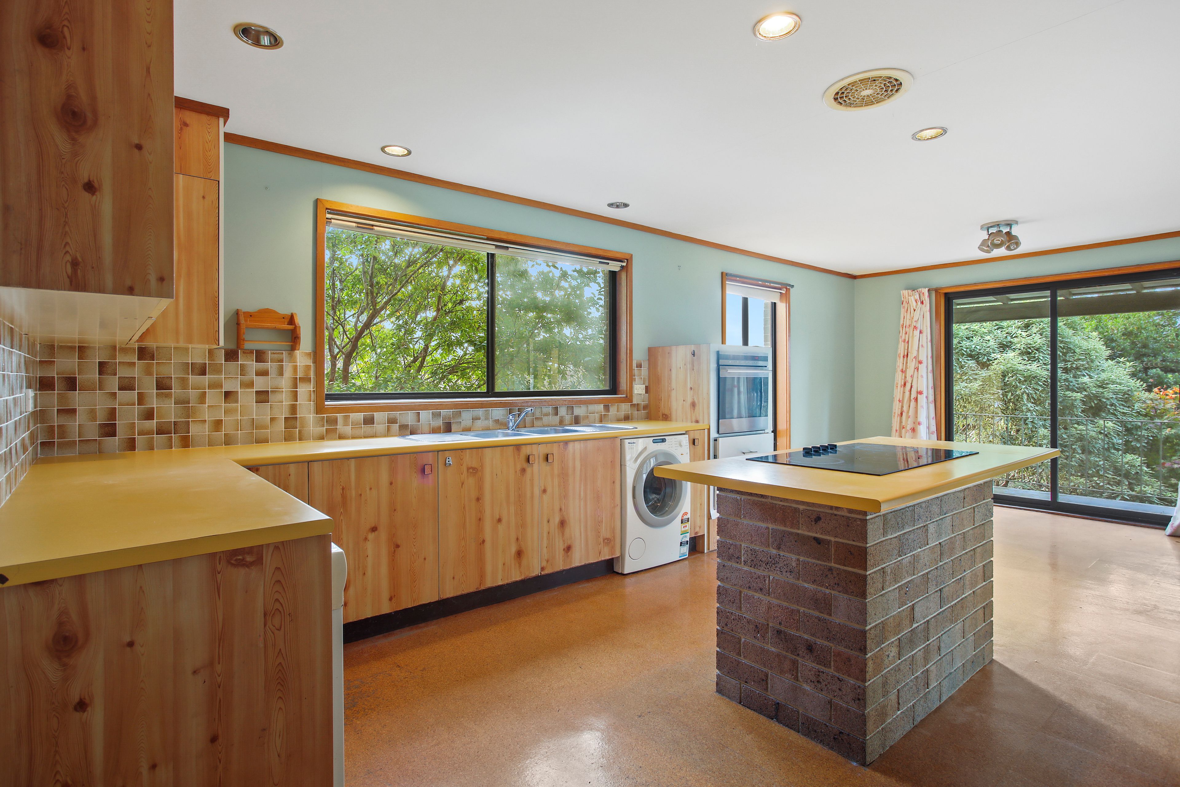 63 Tyndall Street — photo 2 of 5