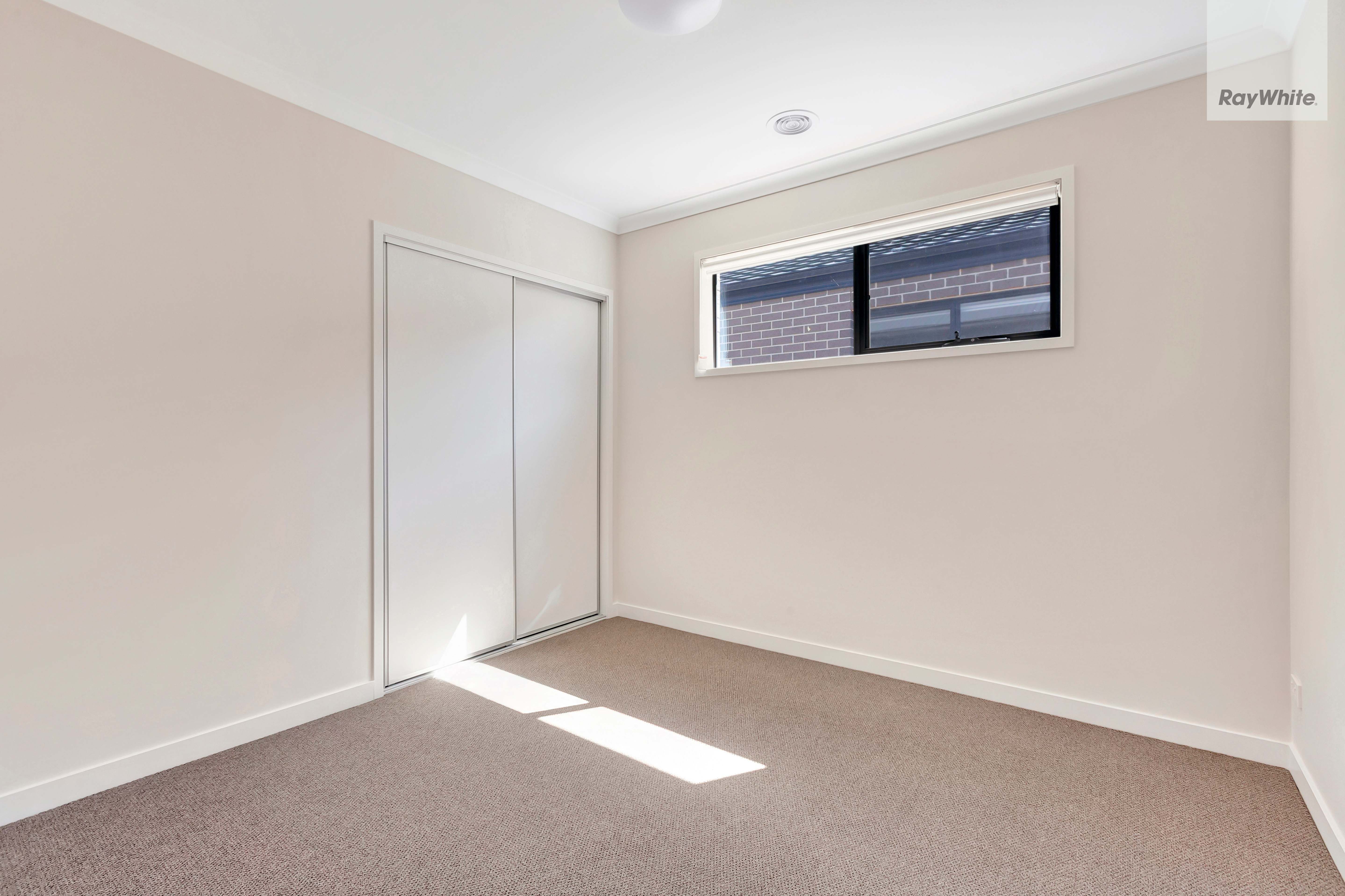 33 Potala Avenue — photo 9 of 12