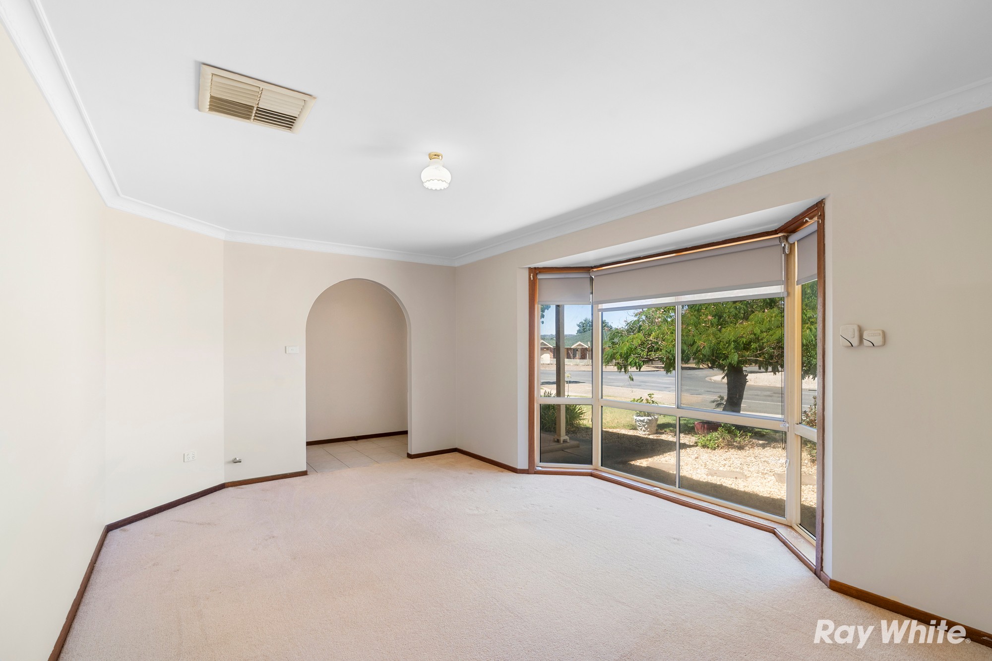 75 Dalman Parkway, Glenfield Park, NSW 2650