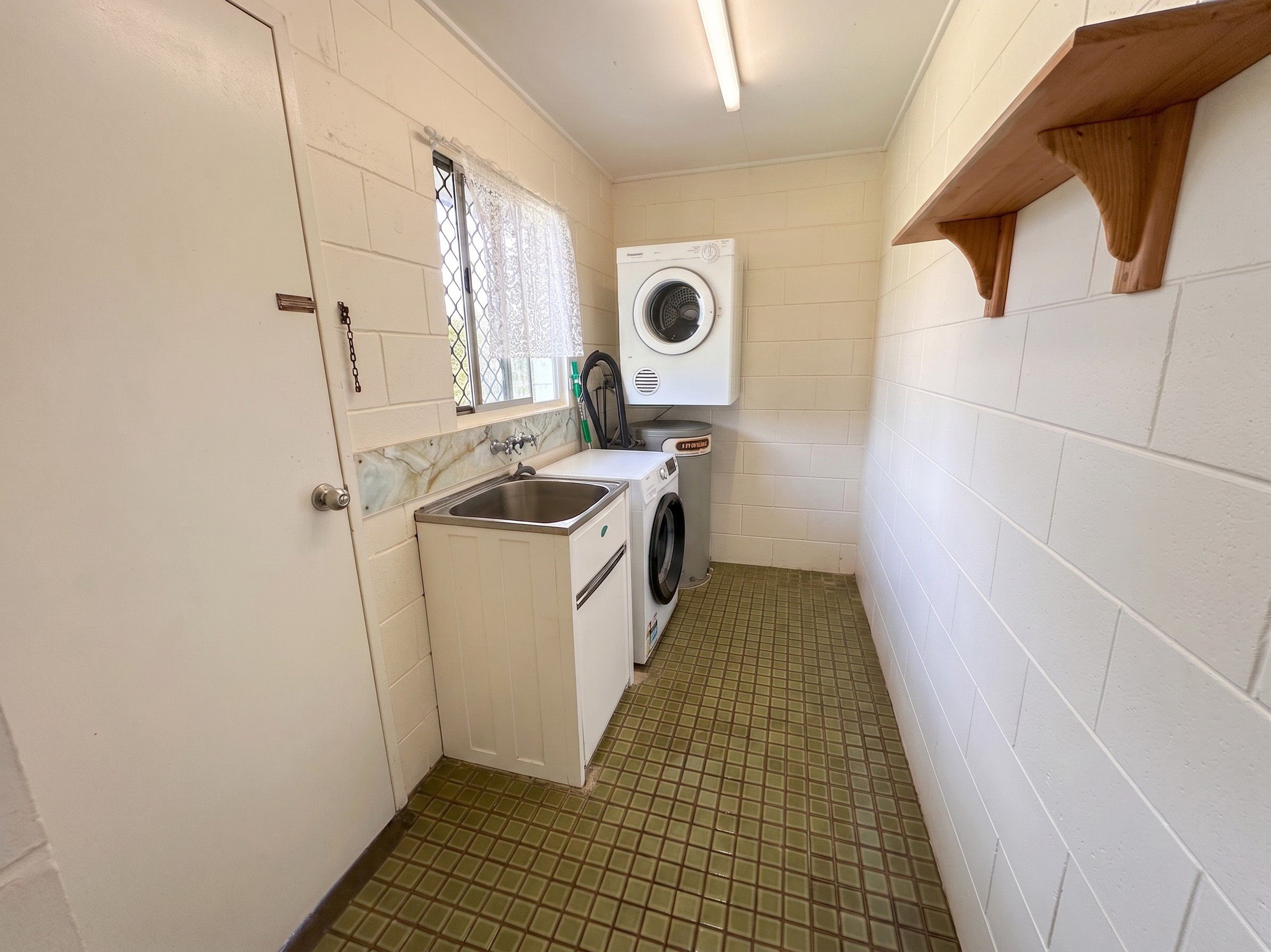 139 Robert Street — photo 11 of 21