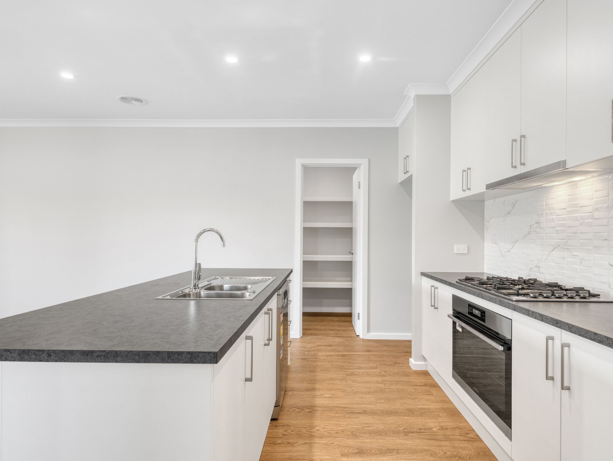 252 Brooklyn Drive, Thurgoona, NSW 2640