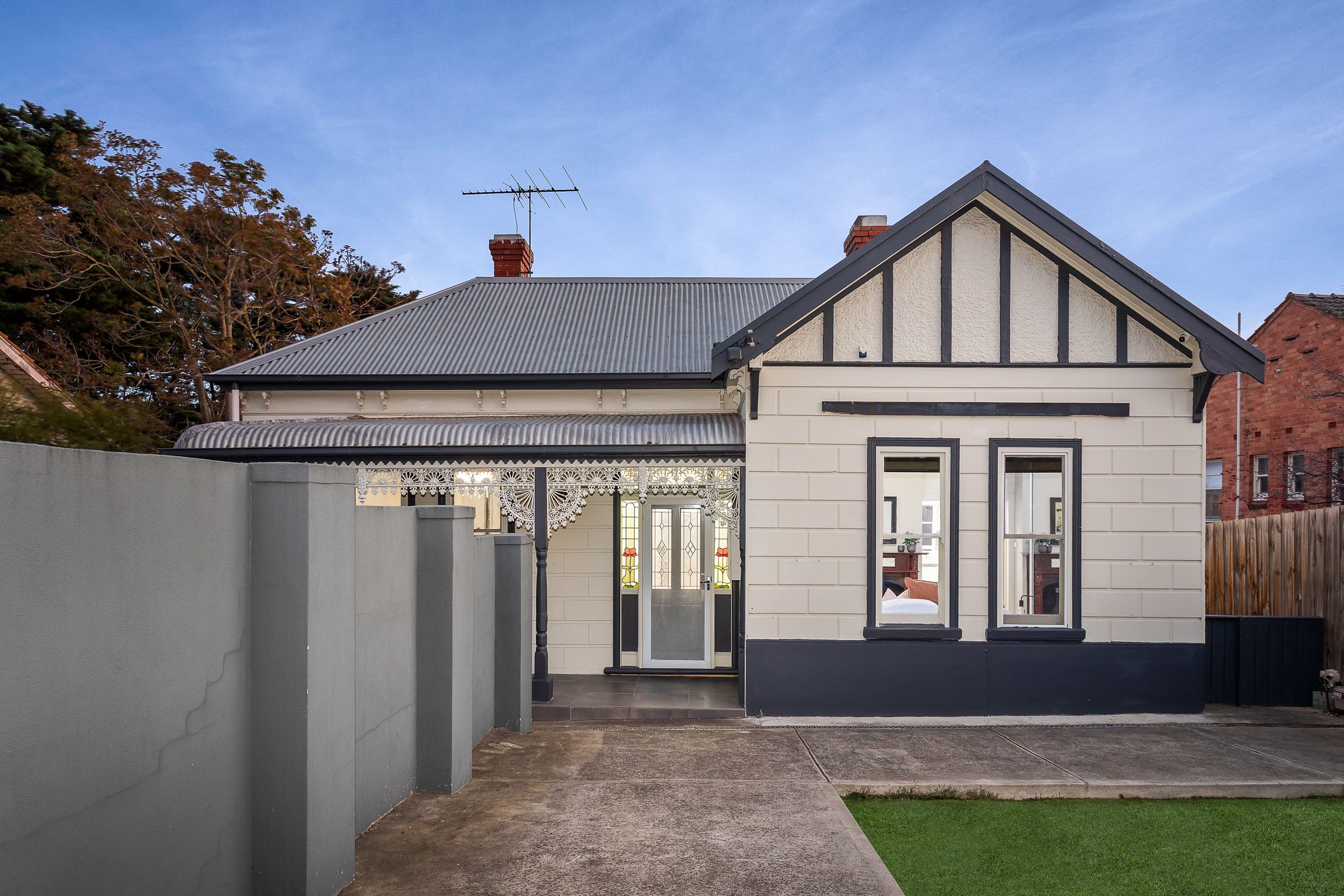 1/854 Toorak Road — photo from Ray White Burwood