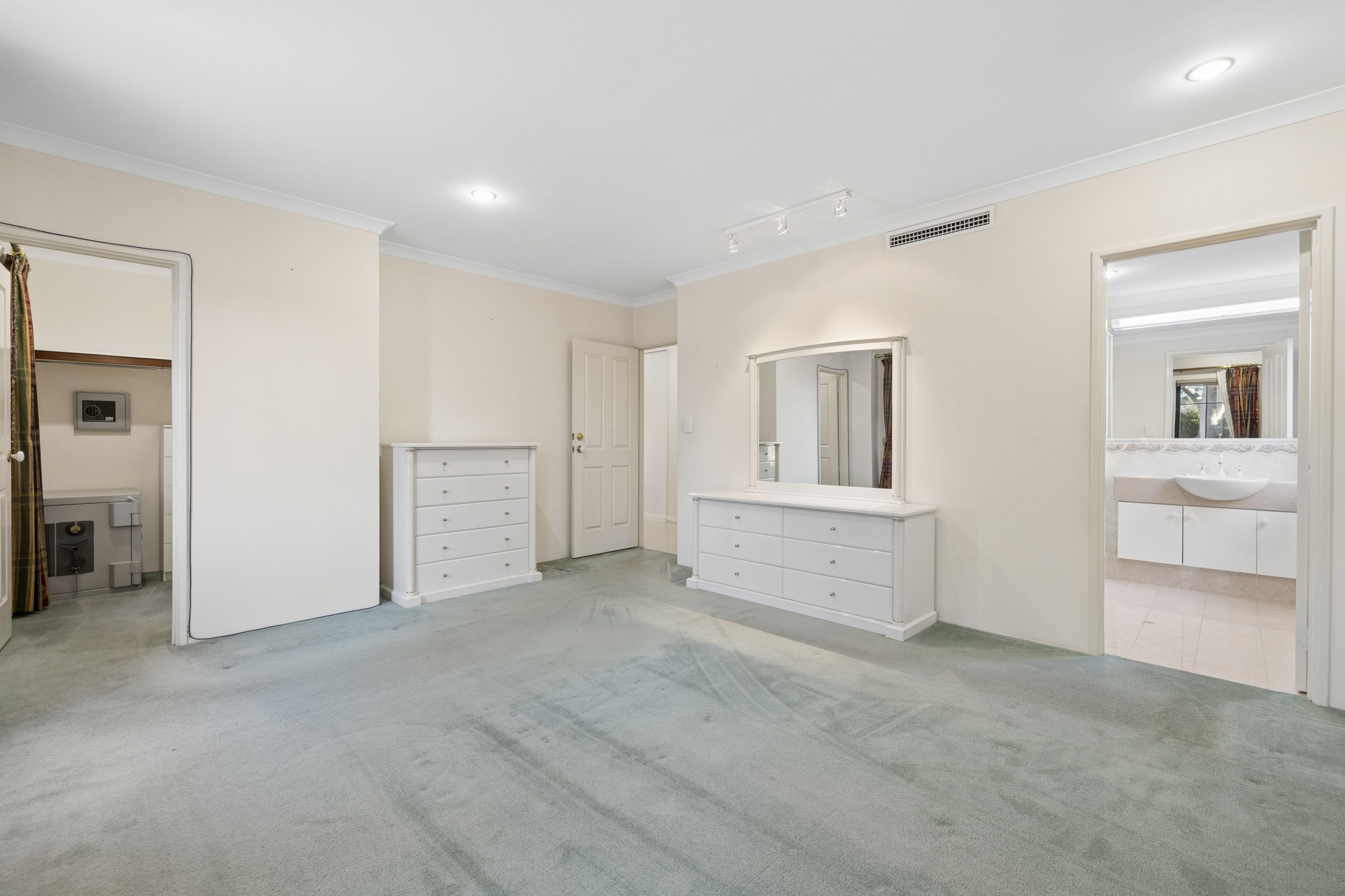 57 Mofflyn Circle — photo 14 of 30