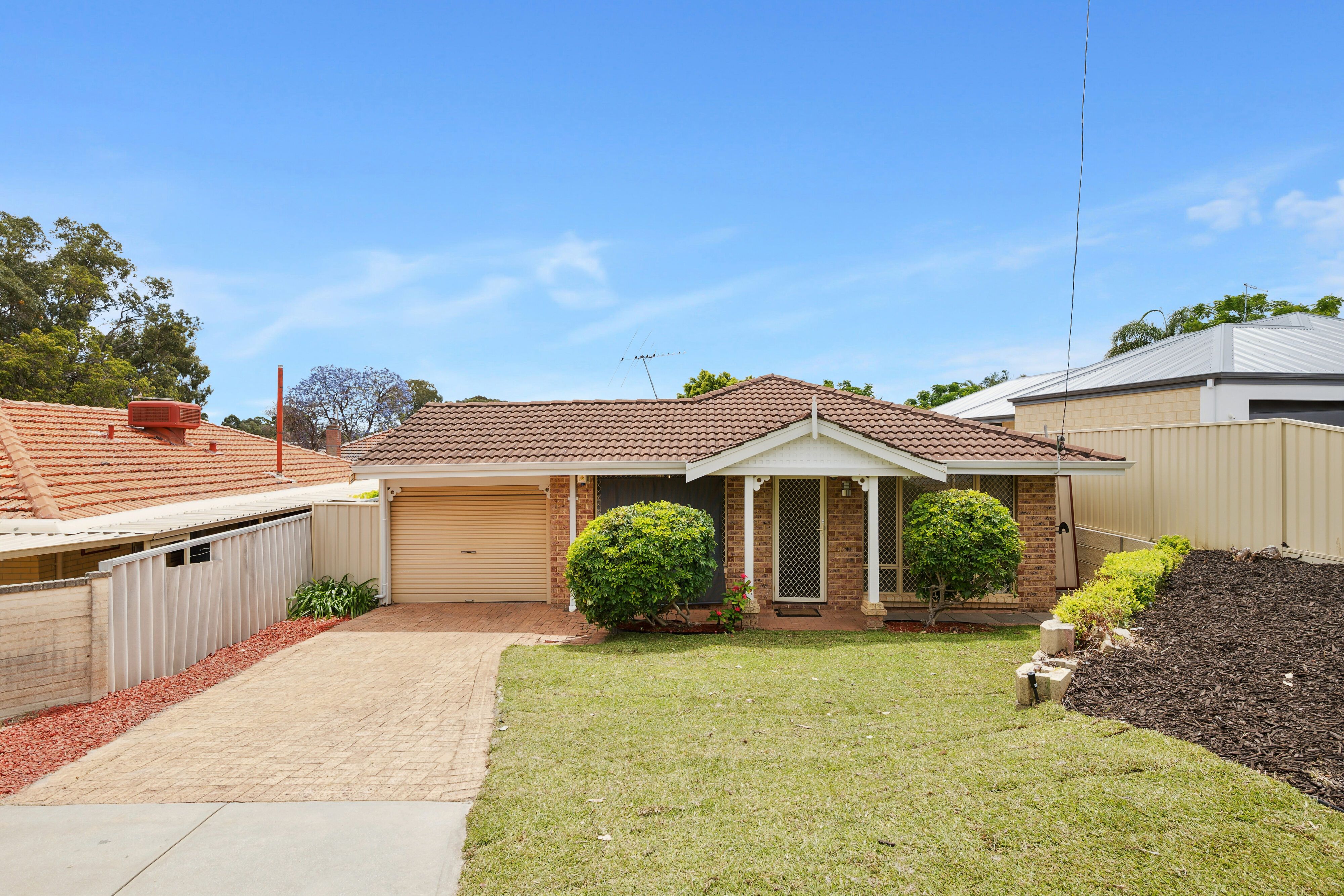 26A Lowes Street, Cloverdale WA 6105