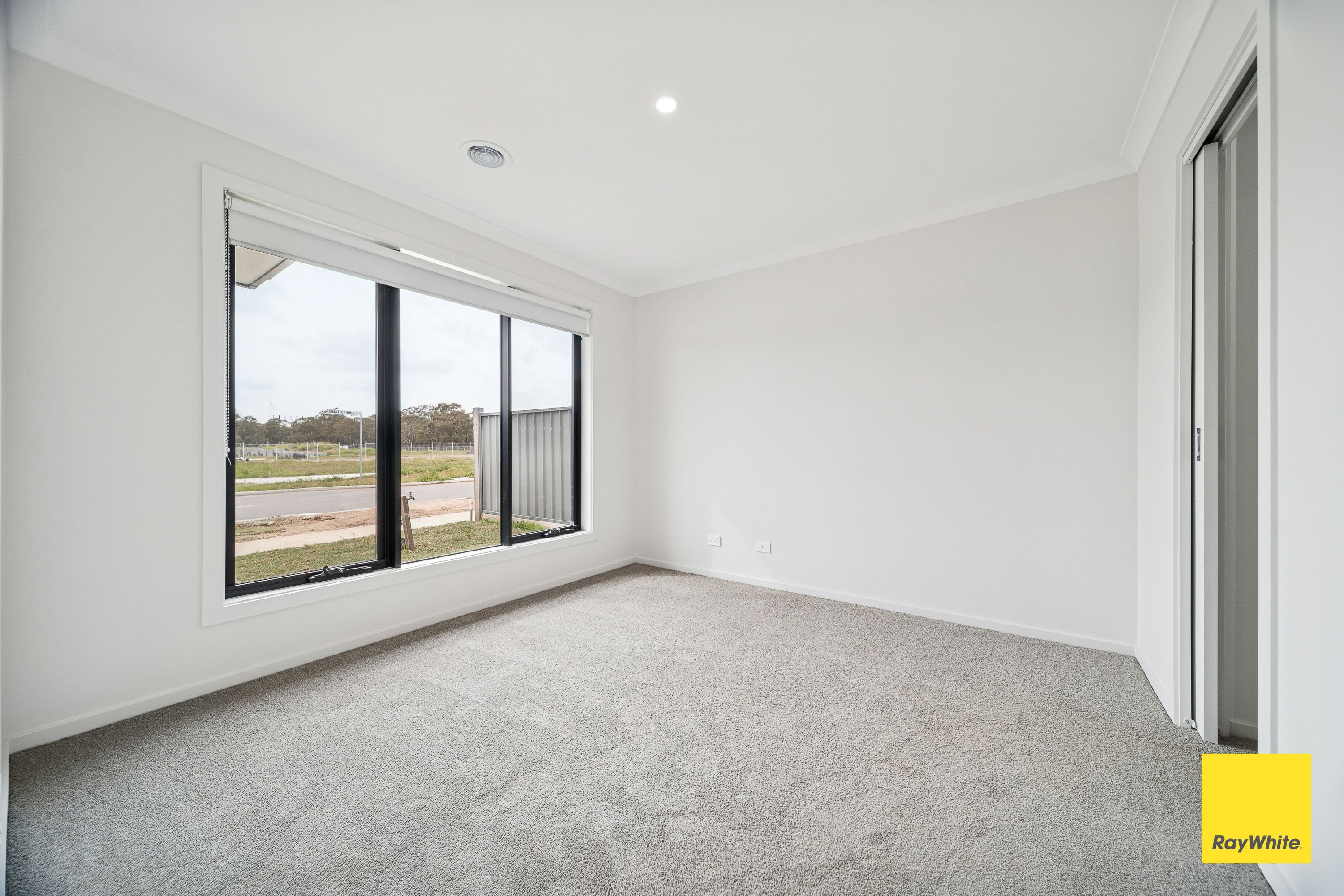 3 Betoota Avenue — photo 4 of 11
