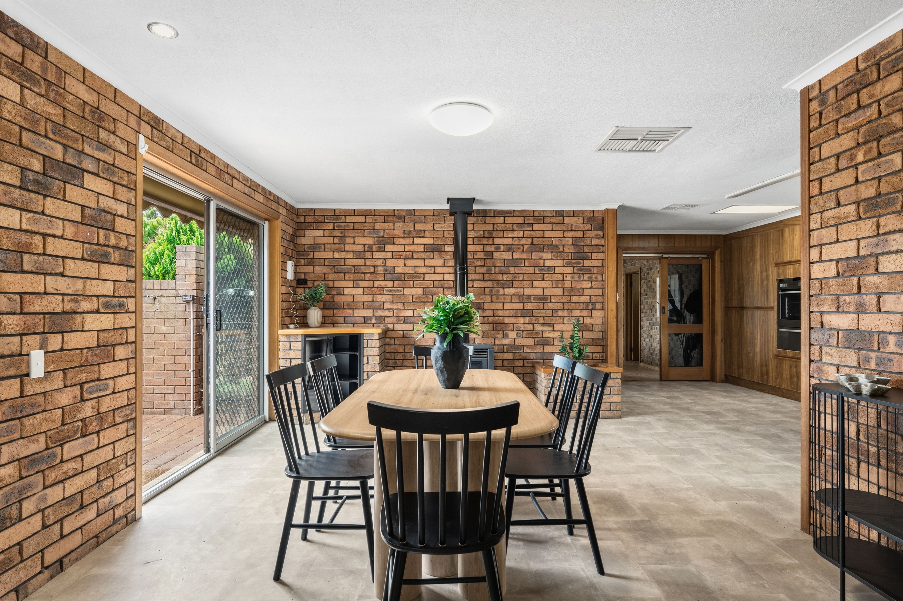 62 Young Street — photo 4 of 24