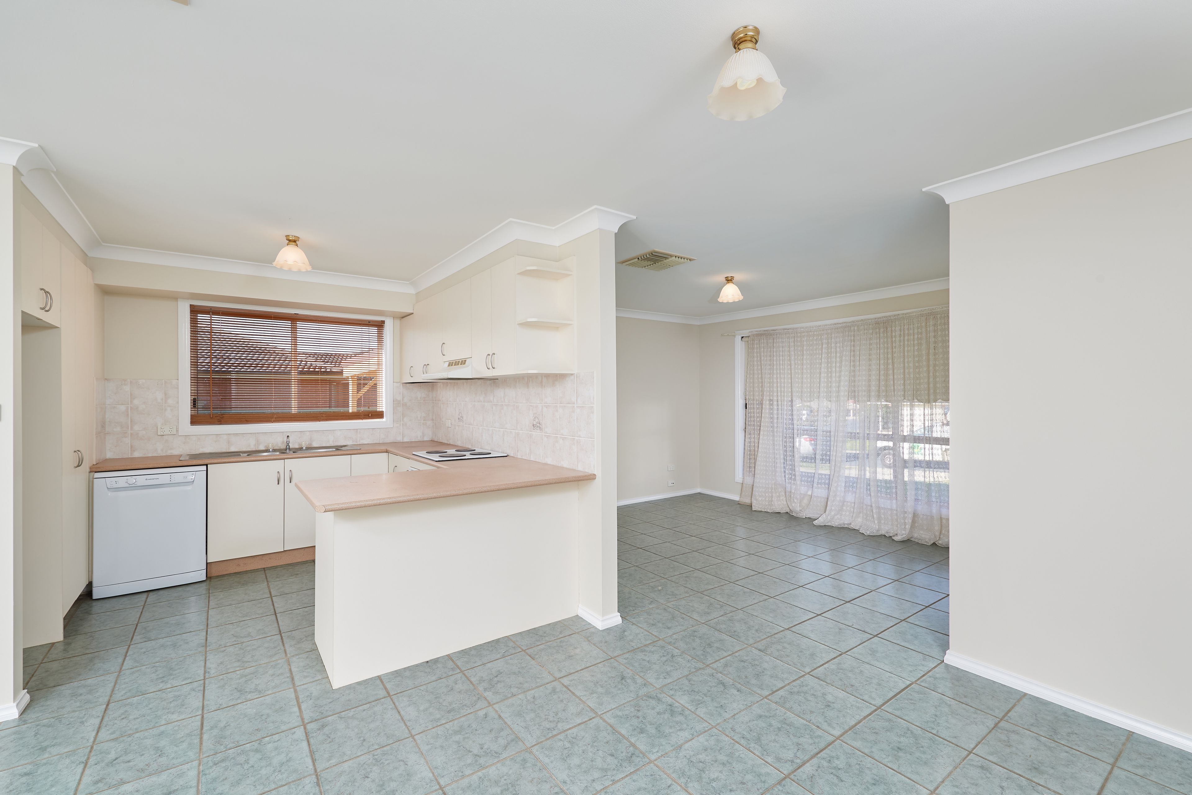 3 Tikki Place, Glenfield Park, NSW 2650