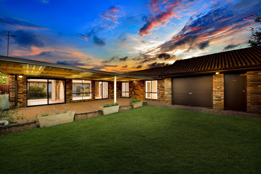 15 Arunta Crescent, Leumeah, NSW 2560