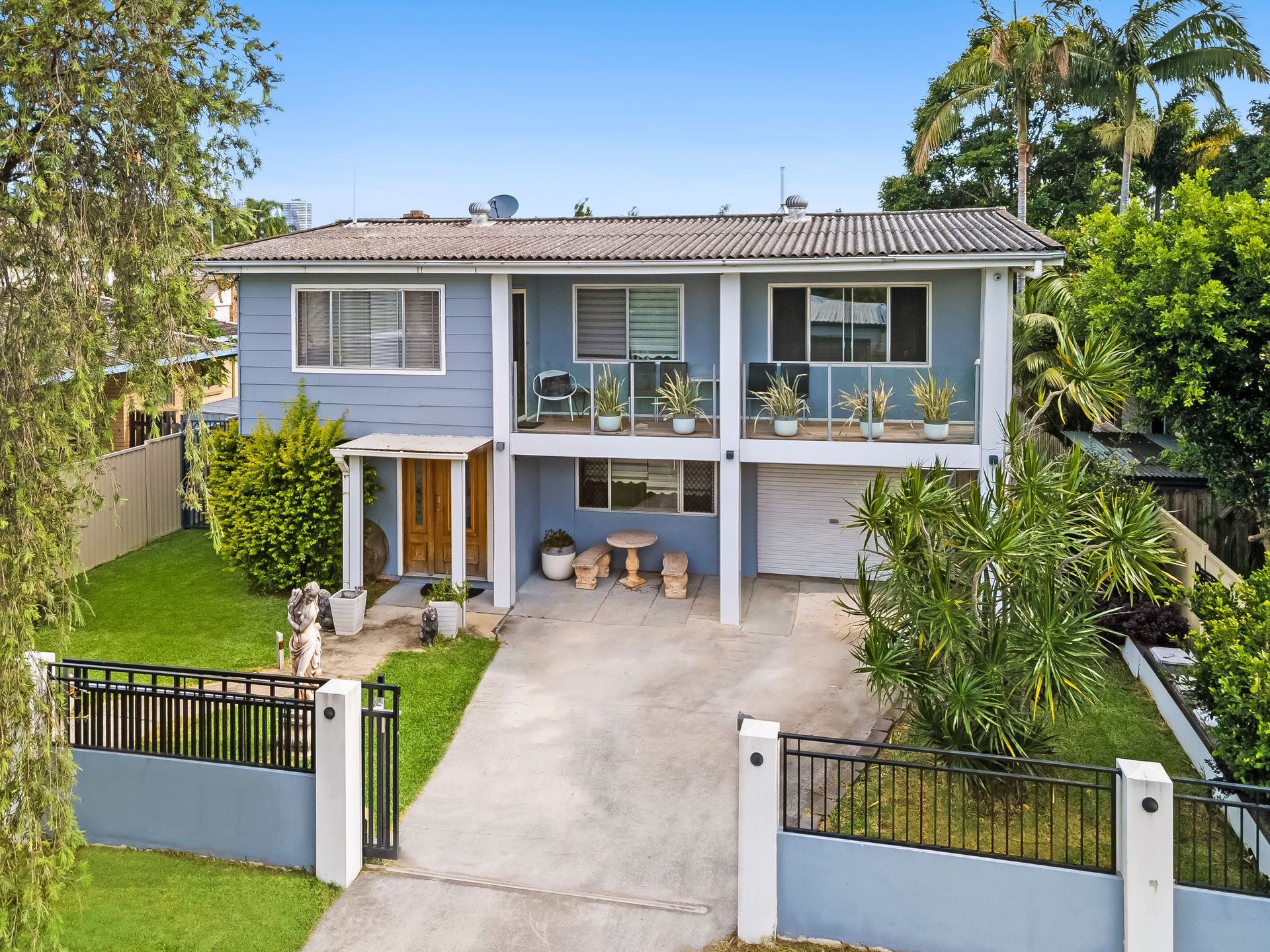 8 Rathbone Place, Labrador, QLD 4215