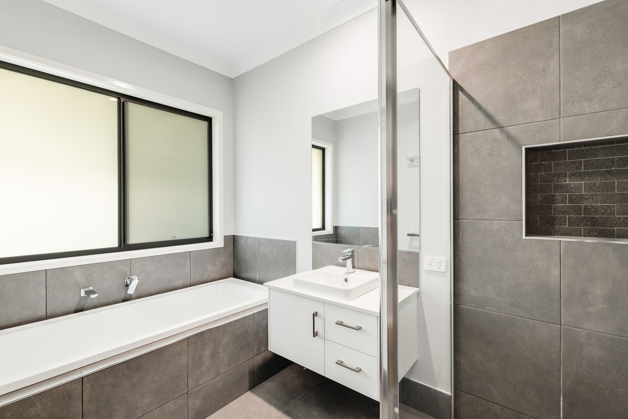 118 Webcke Crescent — photo 14 of 17