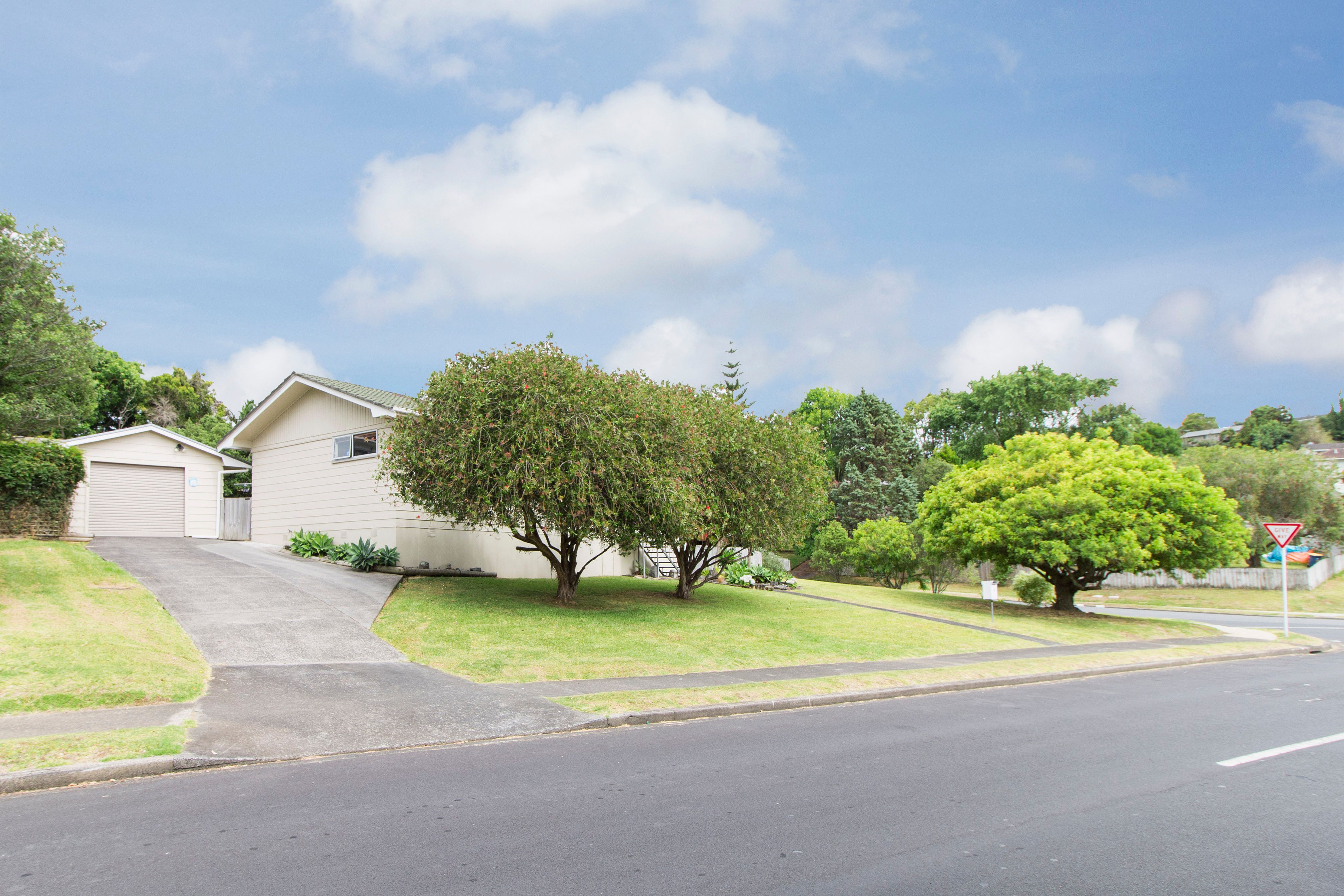 1 Eagleson Street, Northcross, North Shore City