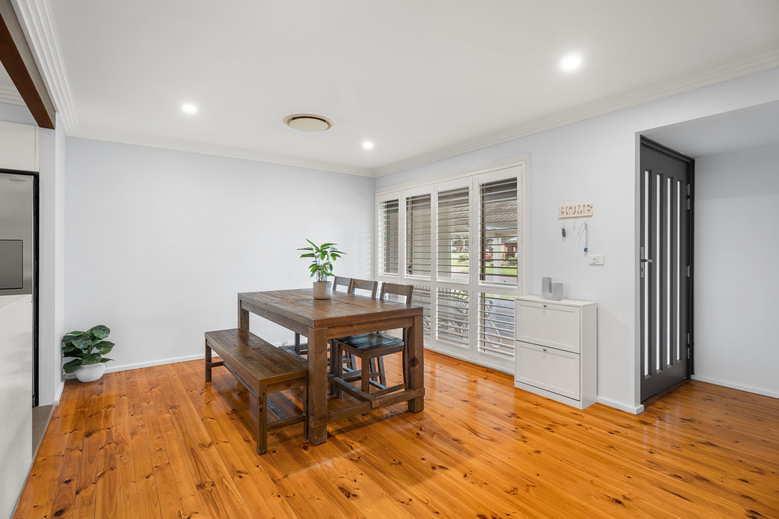 57 Warburton Crescent — photo 10 of 23