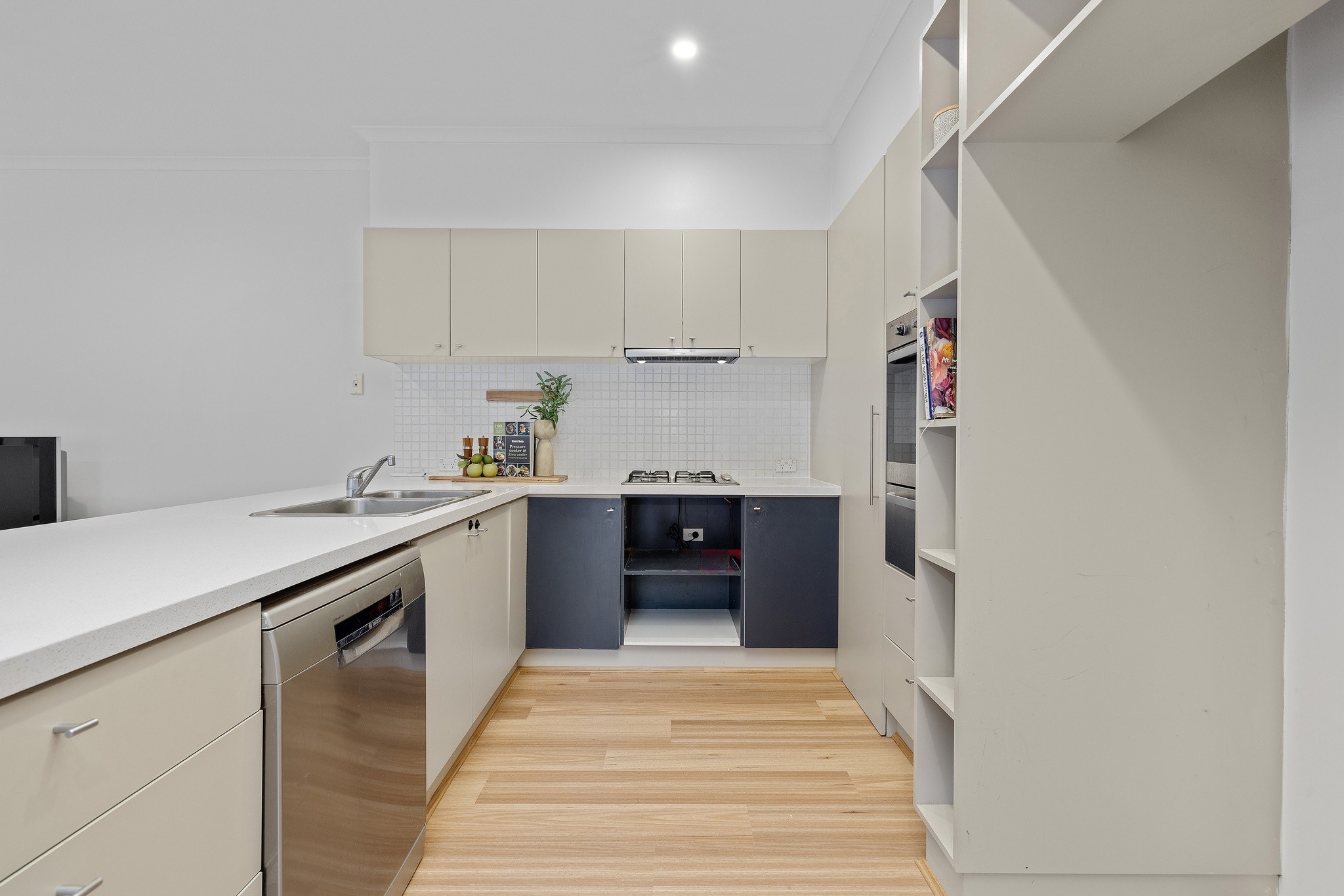 2 Turnberry Court, Heatherton, VIC 3202