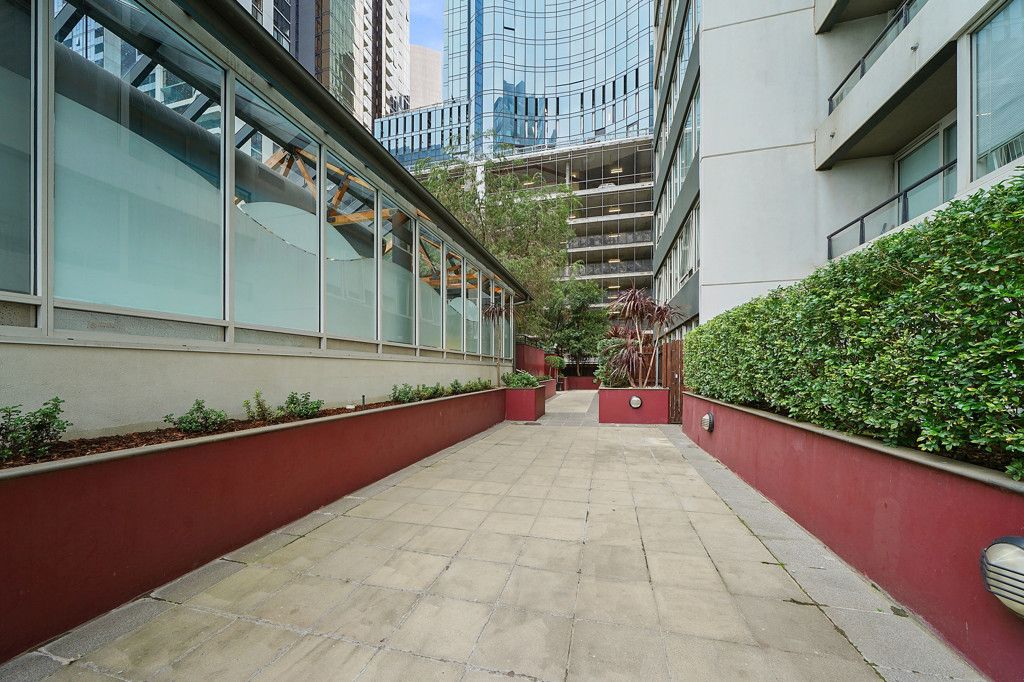 93/88 Southbank Boulevard — photo 12 of 12