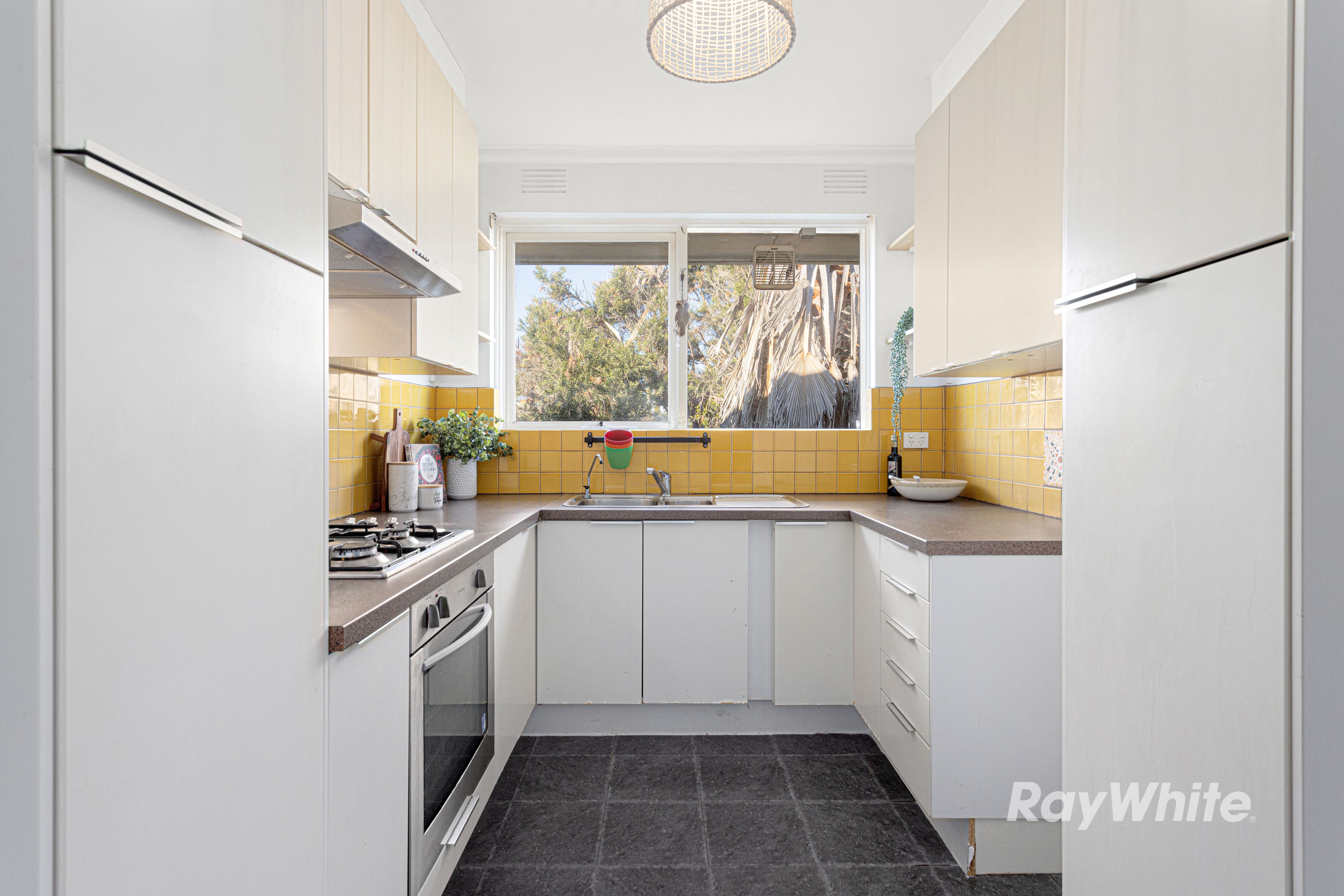 10/19 Ash Grove — photo from Ray White Bentleigh