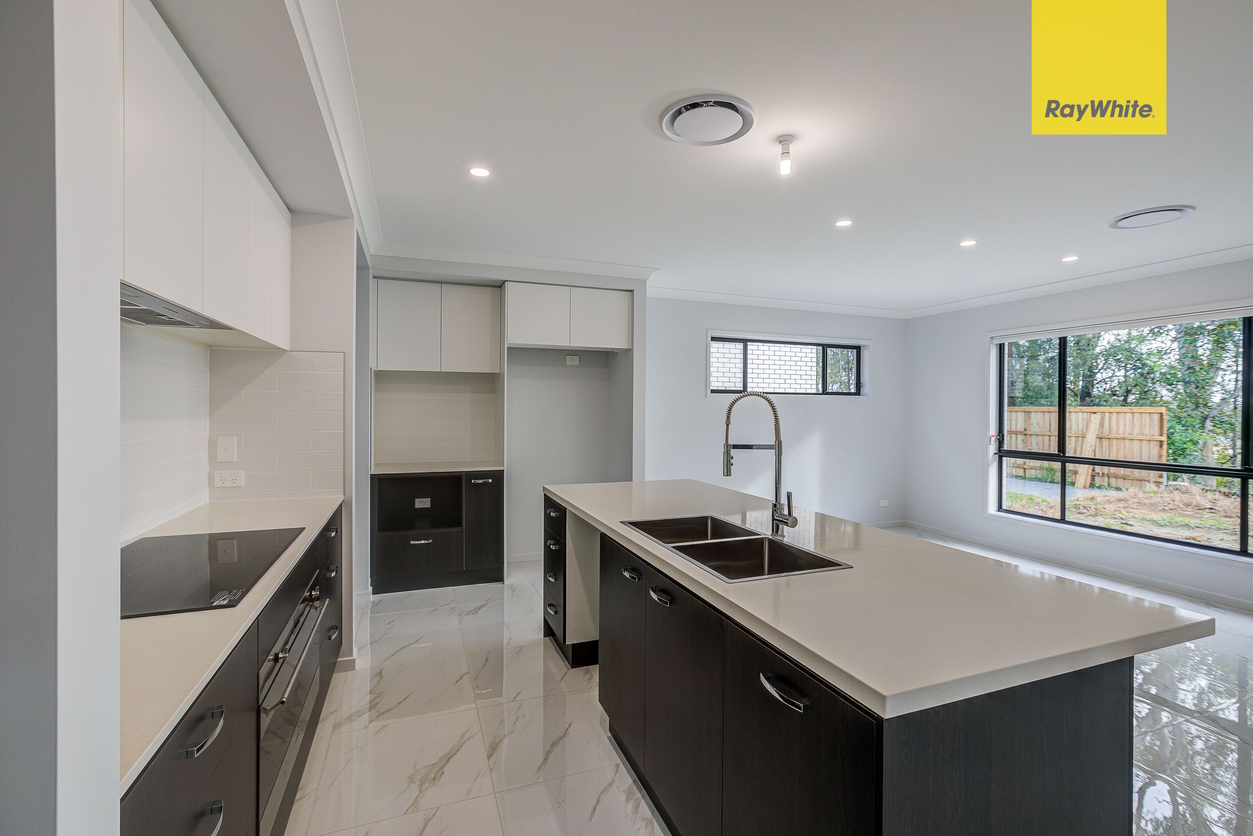 14 Prahan Crescent, Parkinson, QLD 4115