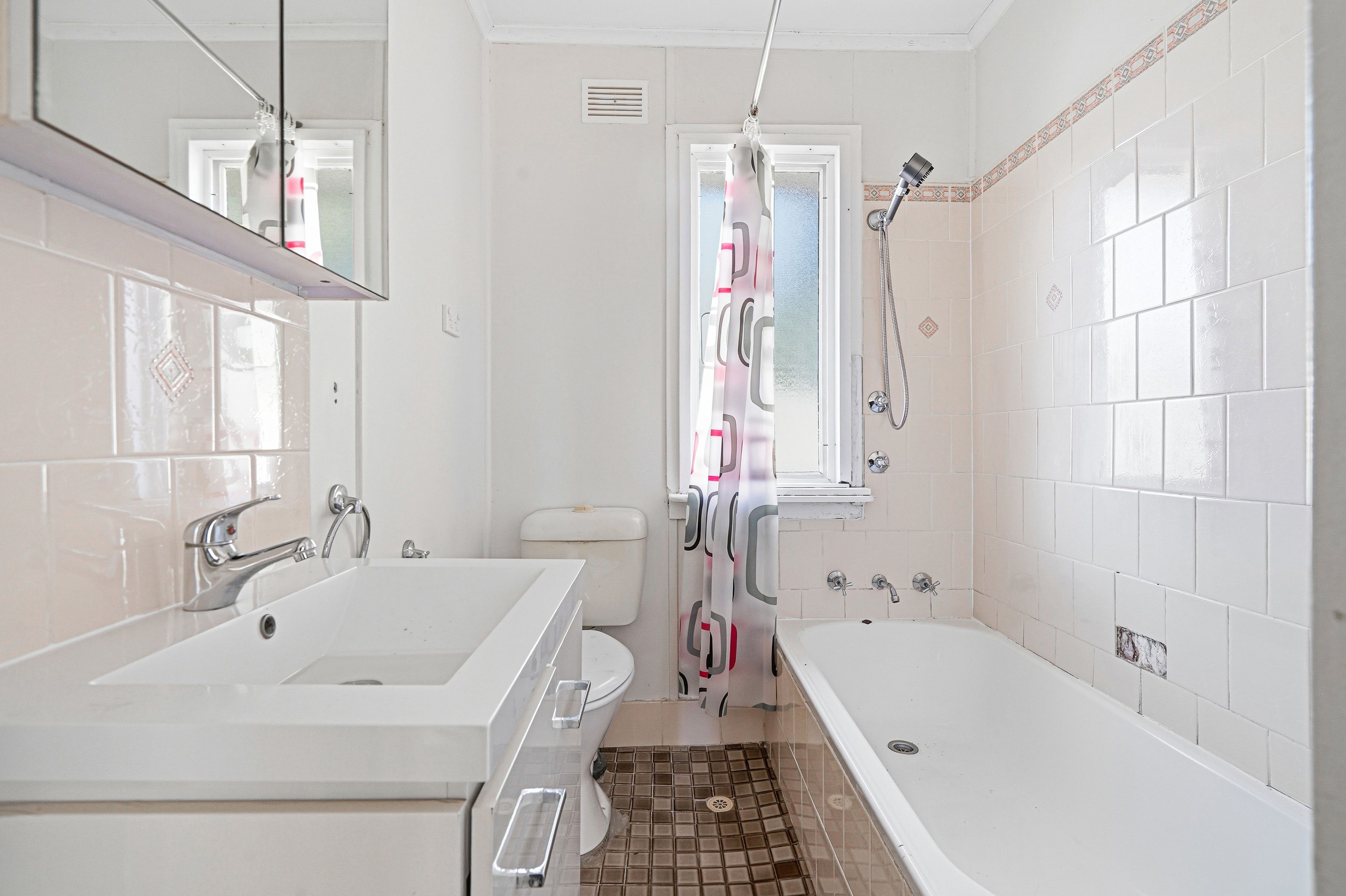 99 Illawong Avenue — photo 9 of 21