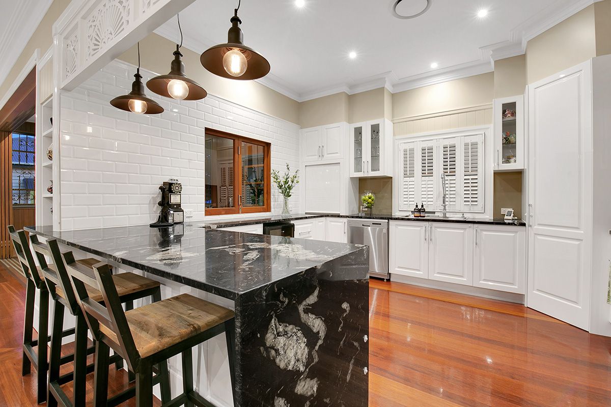 11 Bardsley Avenue, Greenslopes, QLD 4120