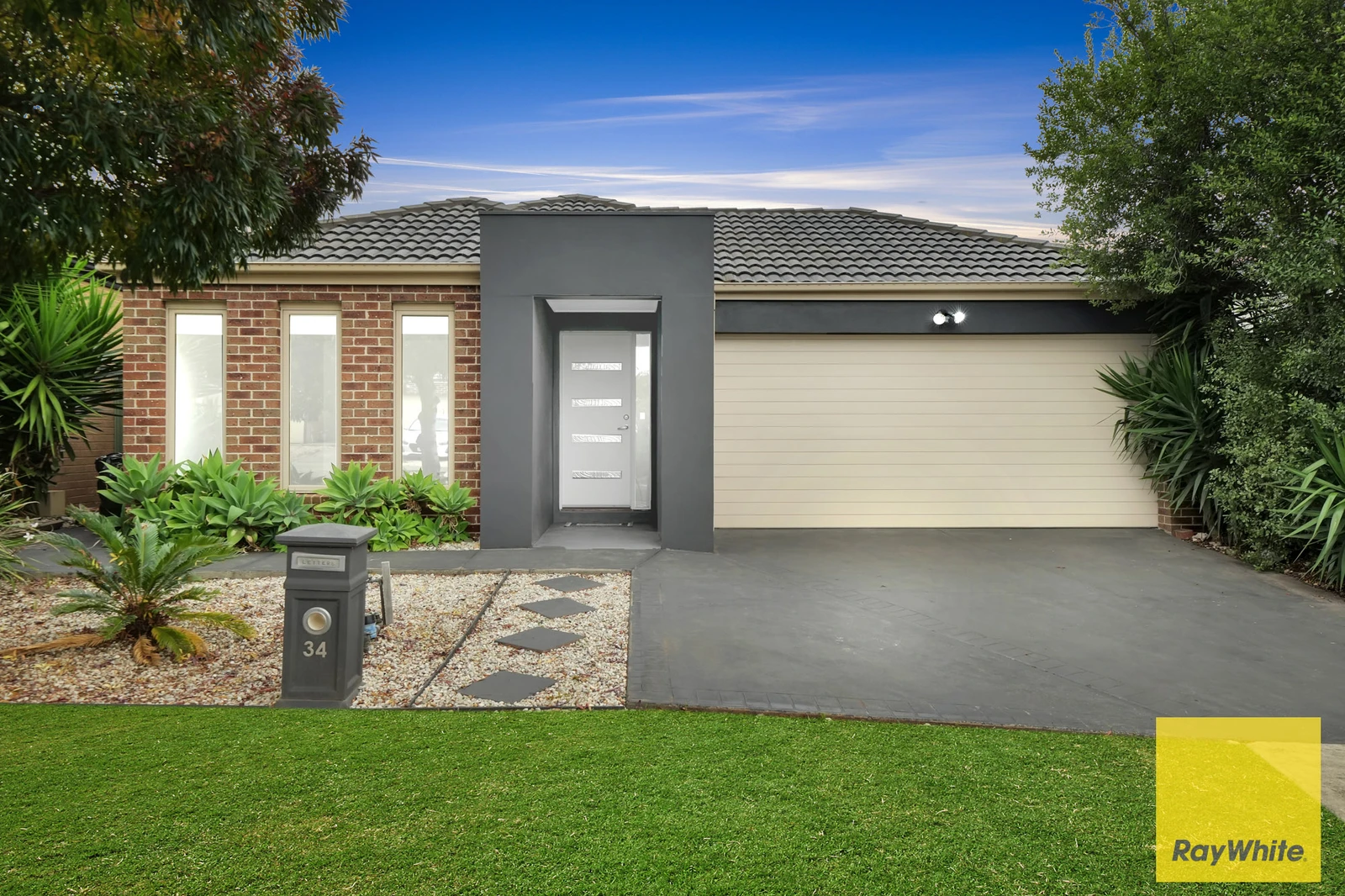34 Dahlia Drive, Caroline Springs, VIC 3023