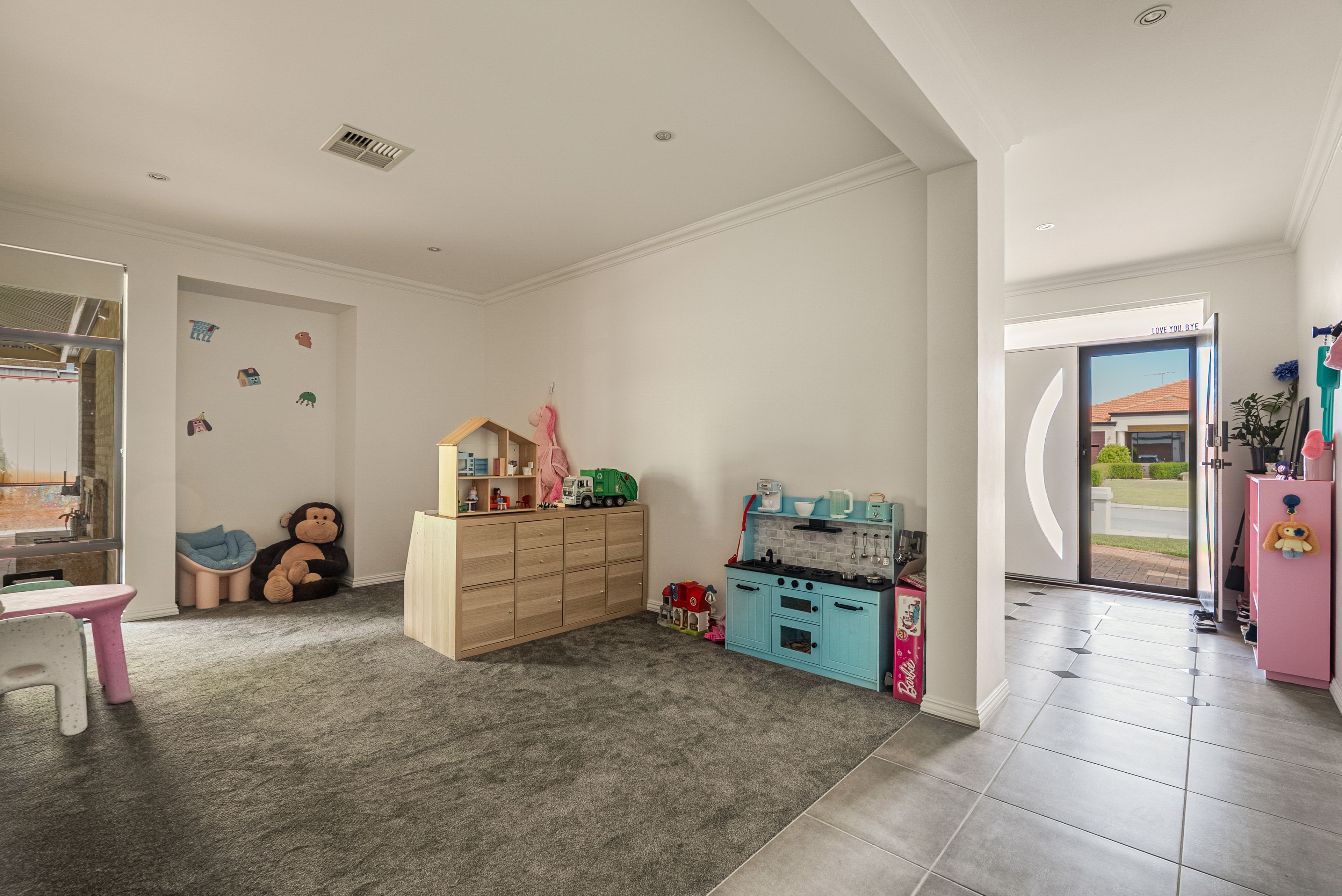 21 Westbury Lane — photo 4 of 30