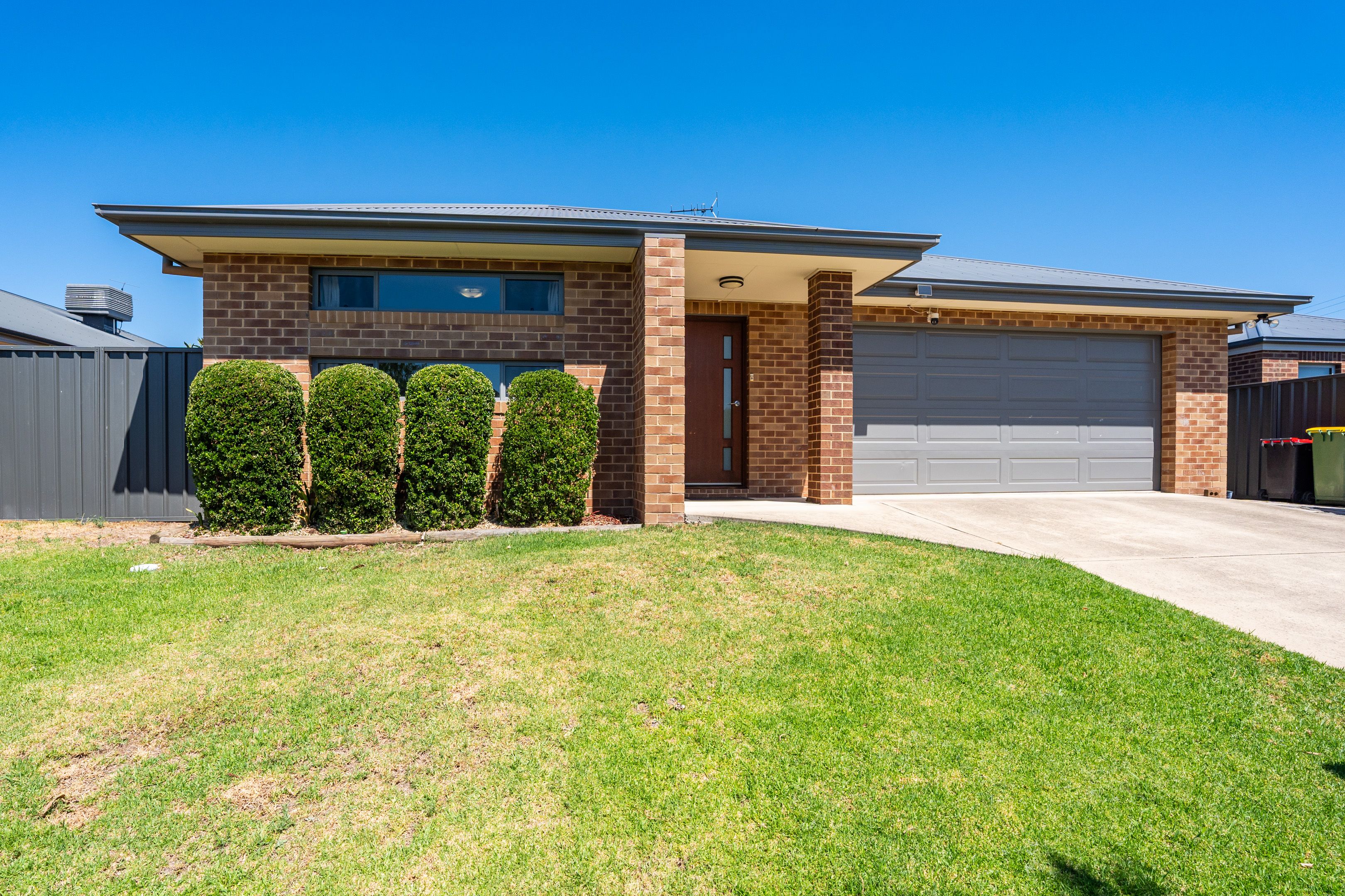 4 Loch Court, Thurgoona, NSW 2640