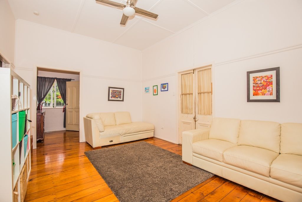 15 Southall Street, Fairfield, QLD 4103