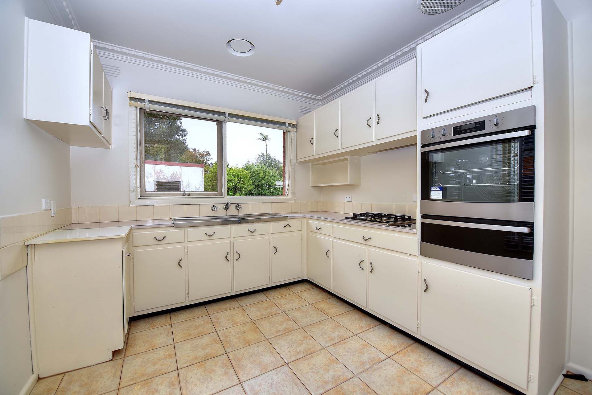 18 Tenham Grove, Cheltenham, VIC 3192