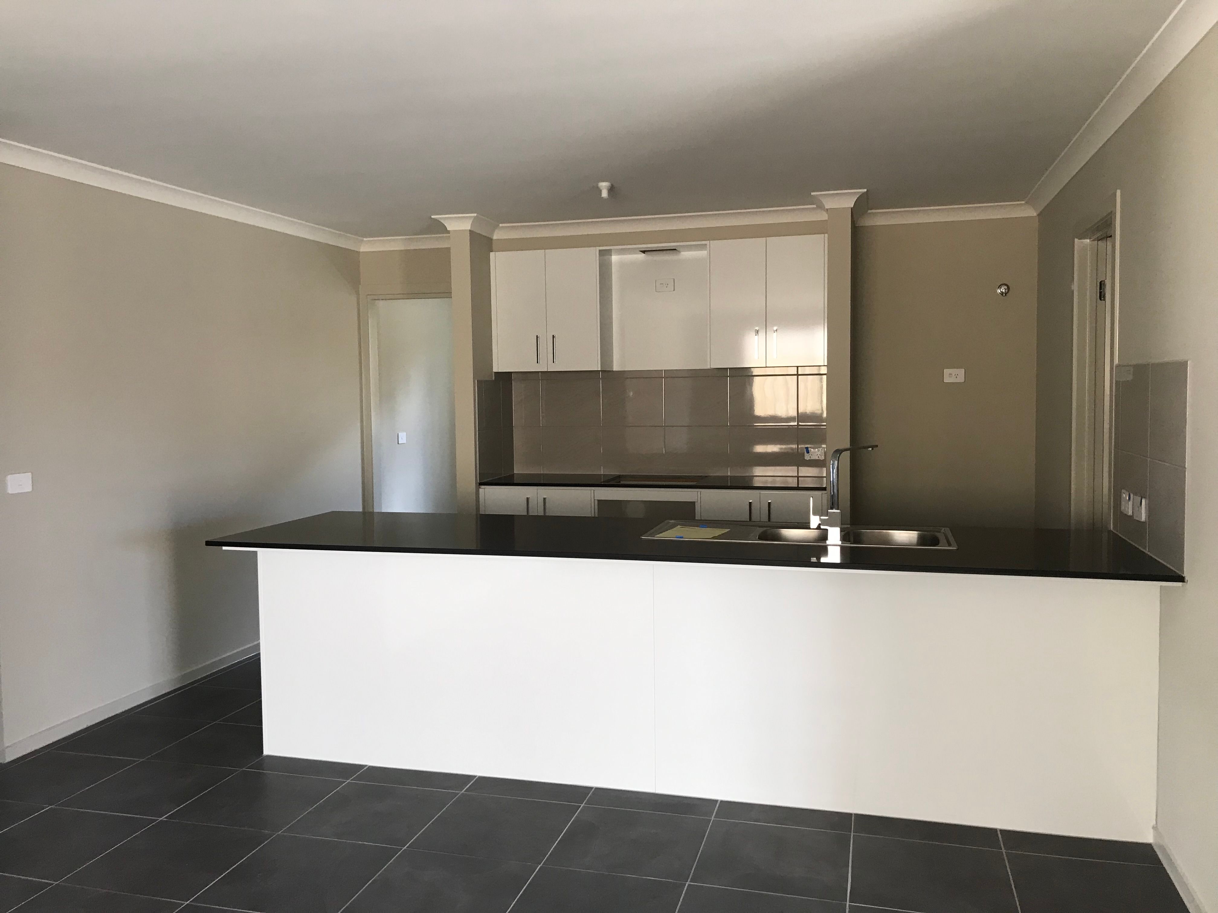 8 Hinneberg Street, Cranbourne, VIC 3977