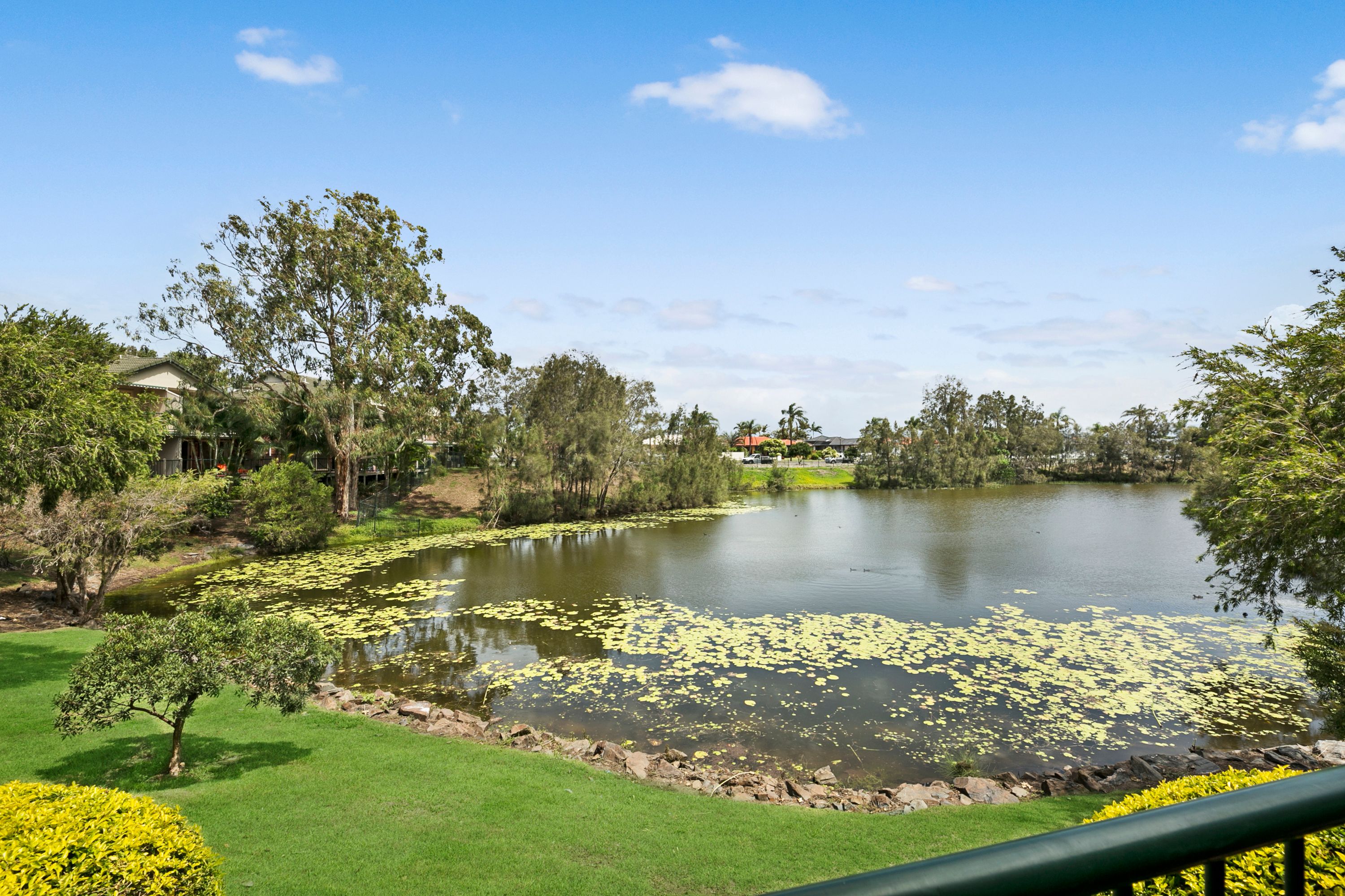 24/7-9 Santa Cruz Boulevard, Clear Island Waters, QLD 4226